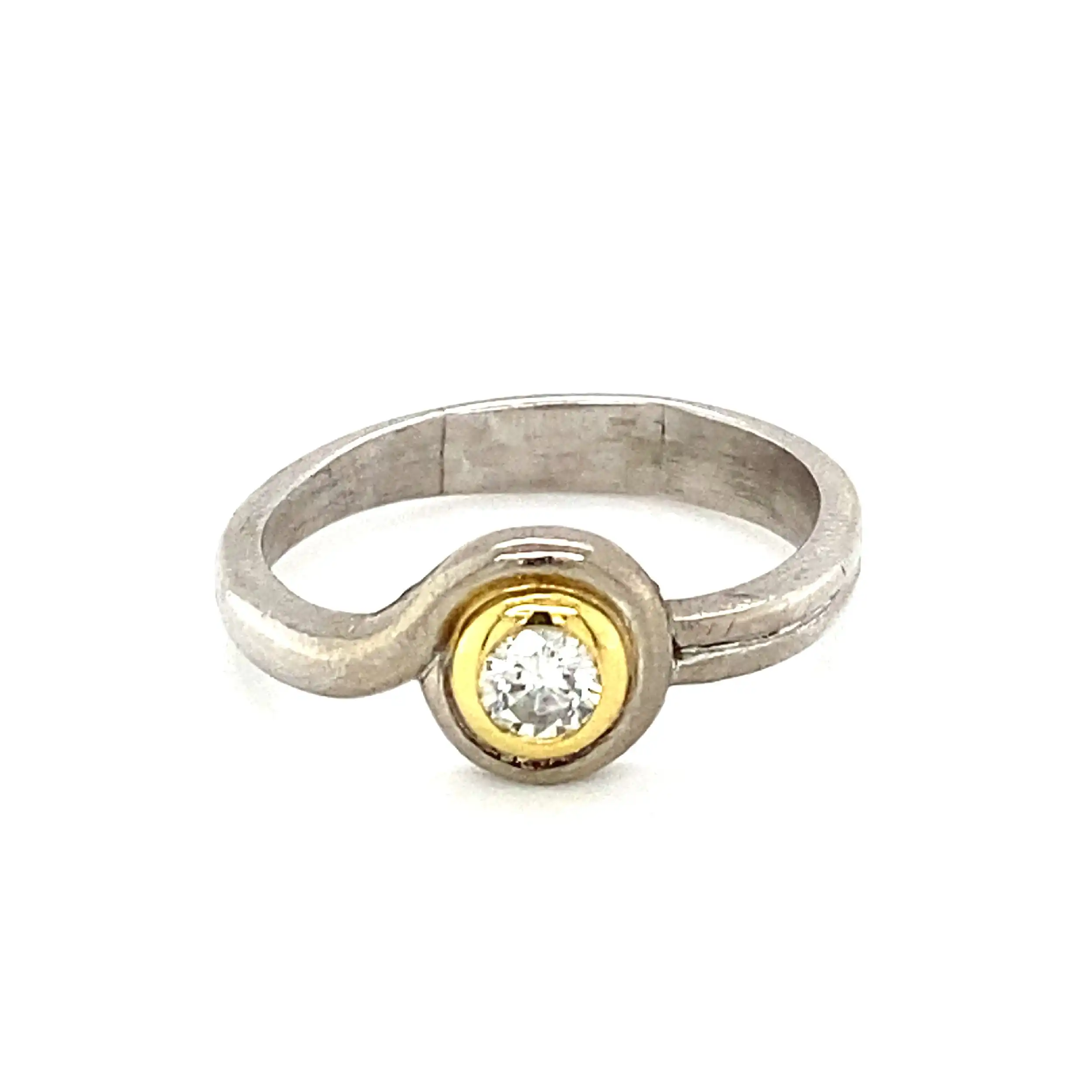 Ring Bicolor mit Brillant mit 0,31 graviert Ring Bicolor mit Brillant mit 0,31 graviert