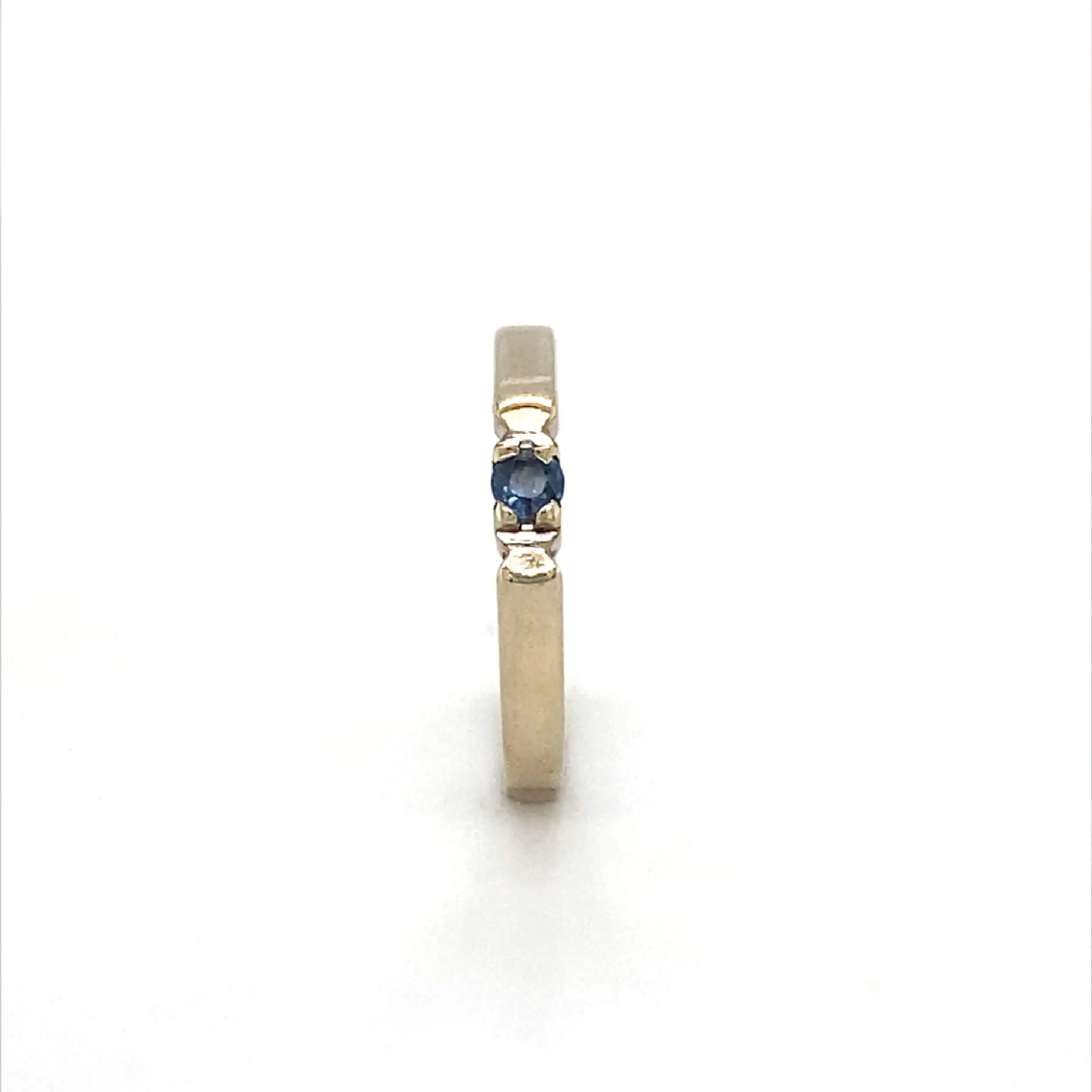 Ring Weißgold mit blauem Farbstein Ring Weißgold mit blauem Farbstein