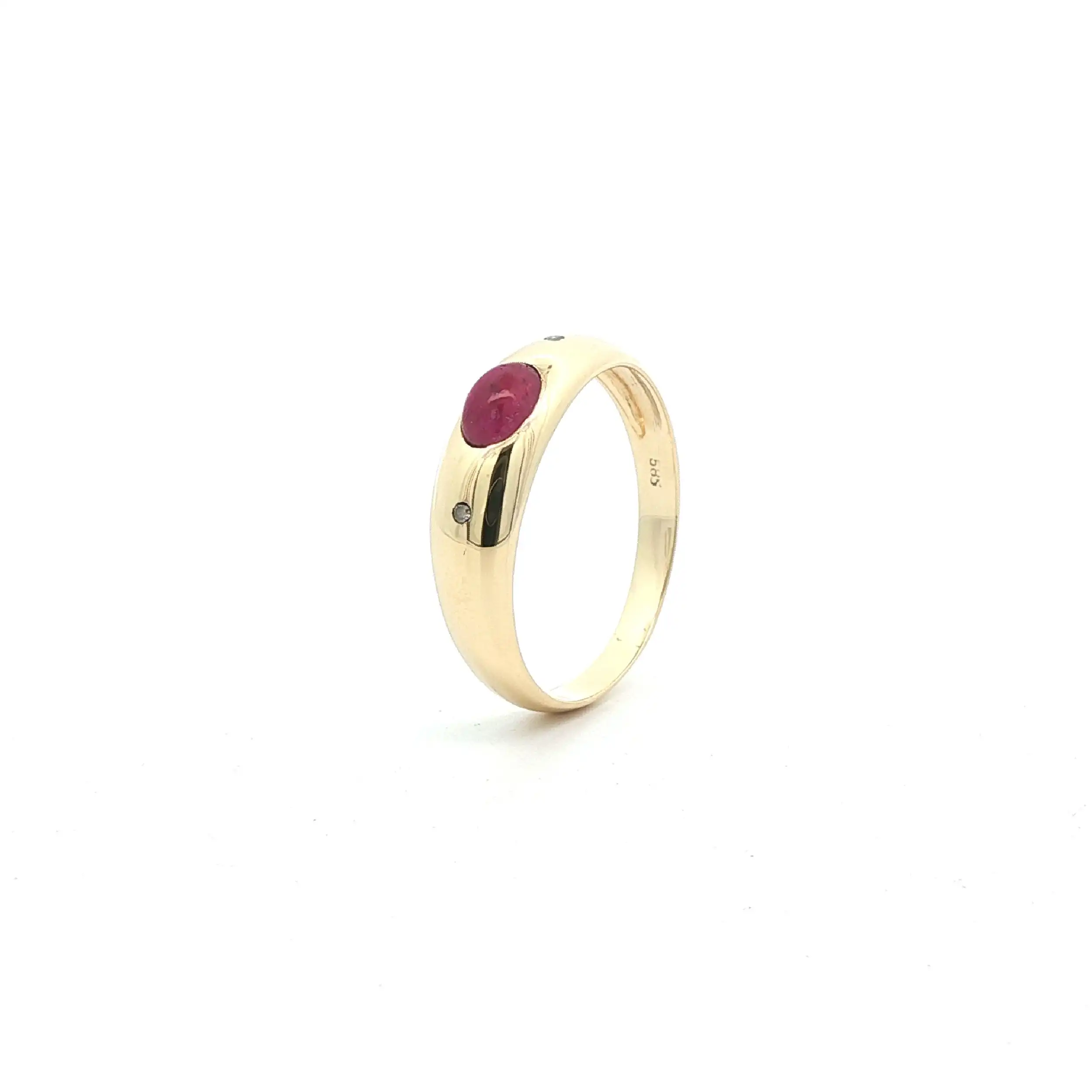 Ring Gelbgold mit Rubin Cabochon & Diamanten Ring Gelbgold mit Rubin Cabochon & Diamanten