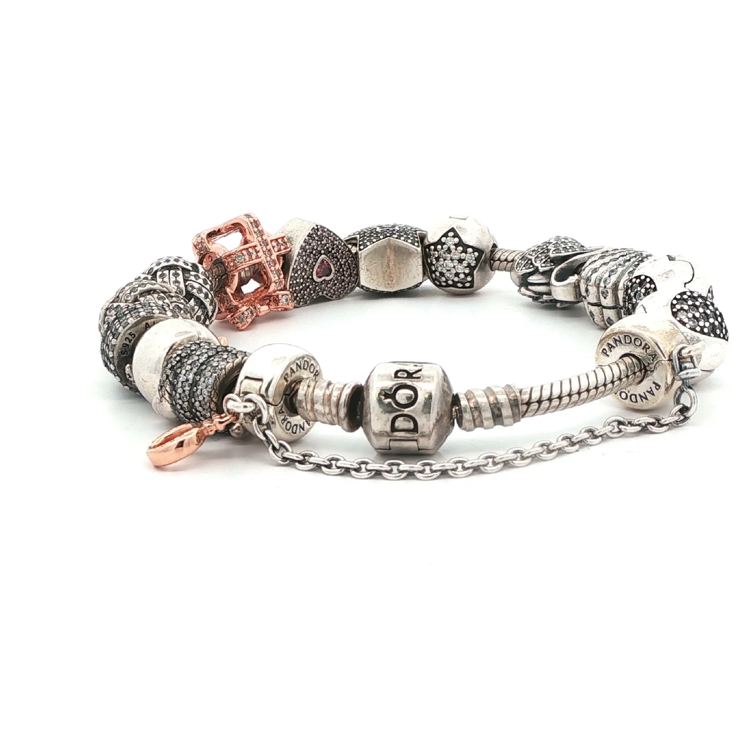 Pandora Armband mit diversen Charms Pandora Armband mit diversen Charms
