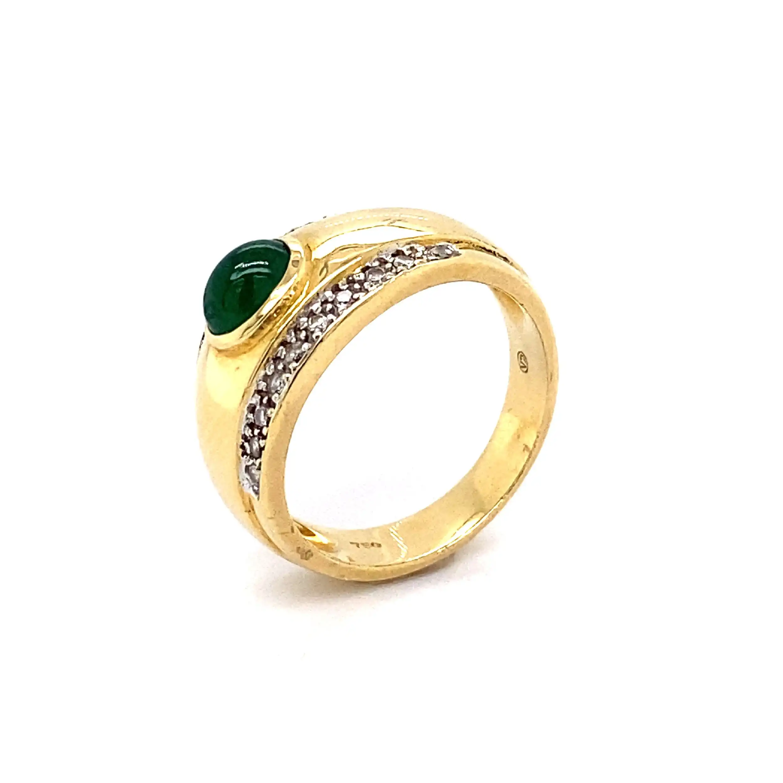 Ring Gelbgold mit Brillanten und Smaragdchabochon Ring Gelbgold mit Brillanten und Smaragdchabochon