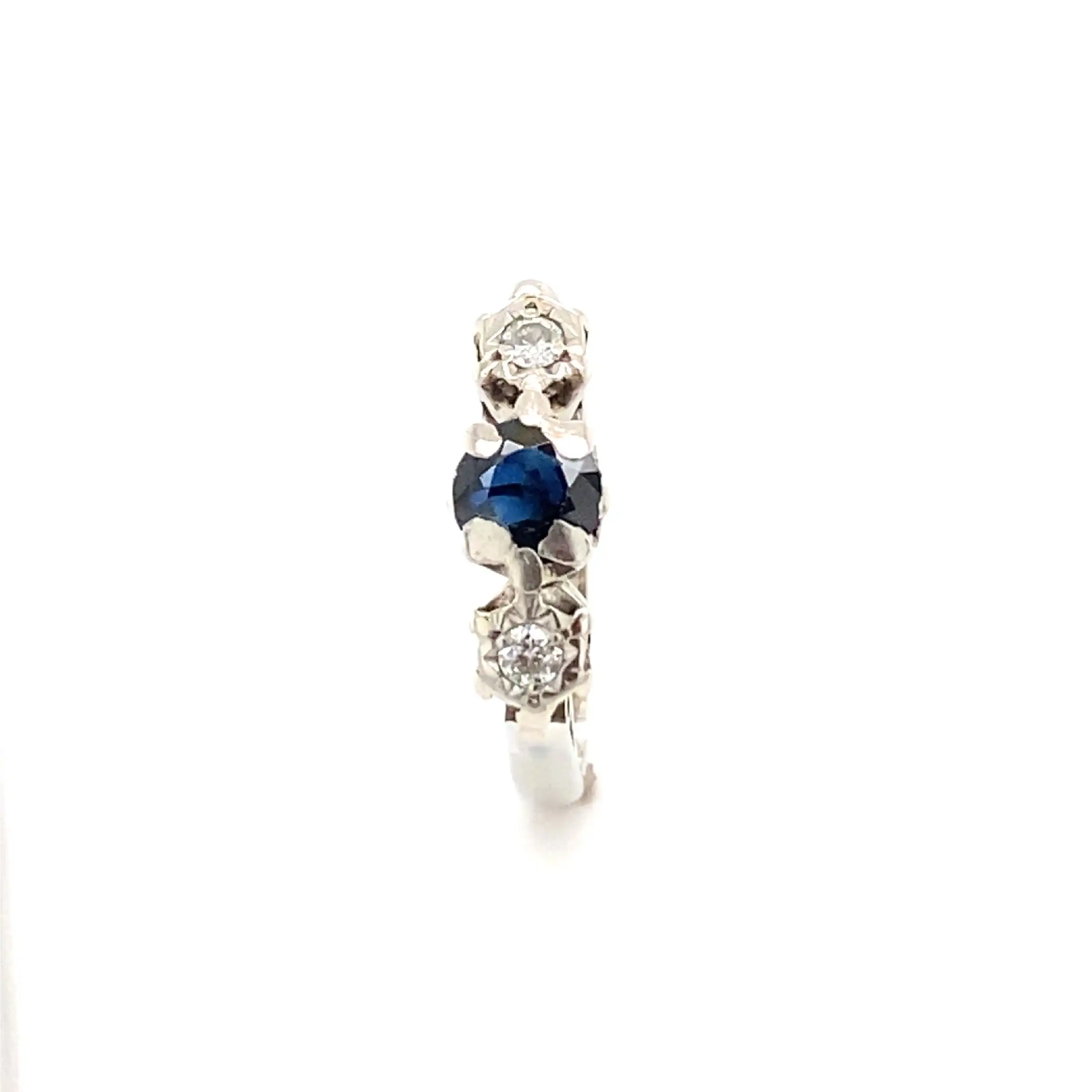 Ring Weißgold mit blauem Farbstein & Brillanten