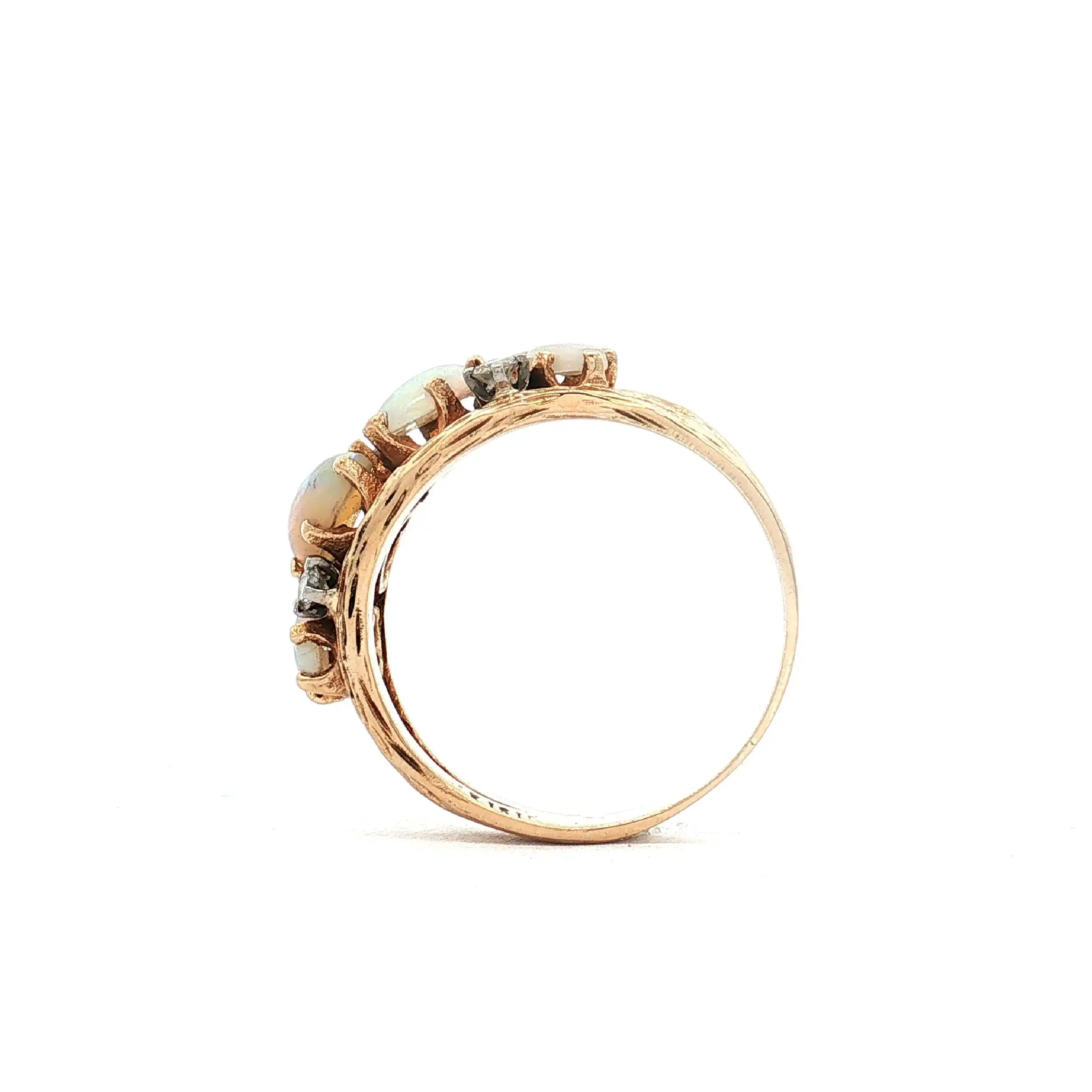 Ring Gelbgold mit Opal und Brillanten