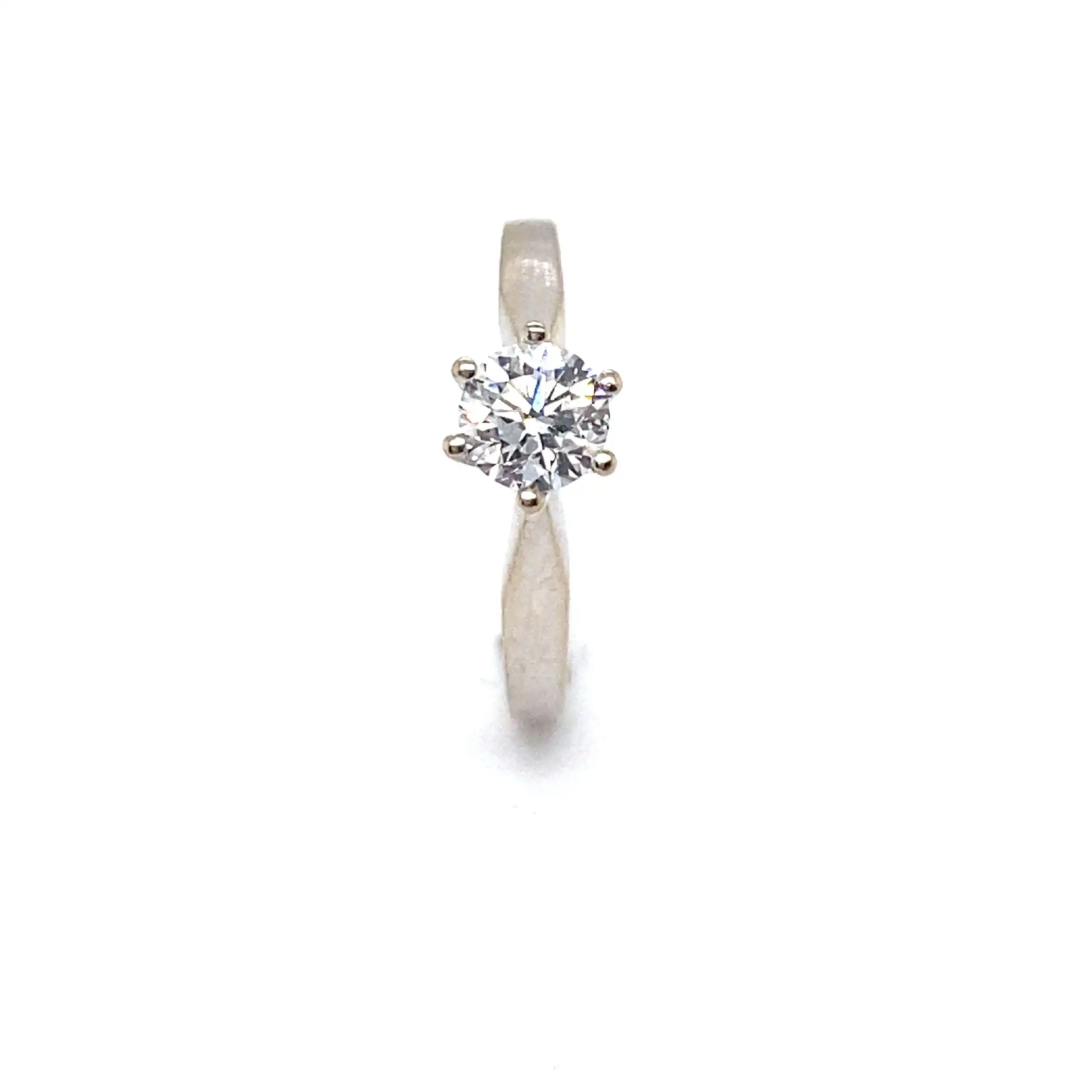 Ring Weißgold mit Brillant, graviert mit 0,50 ct. Ring Weißgold mit Brillant, graviert mit 0,50 ct.