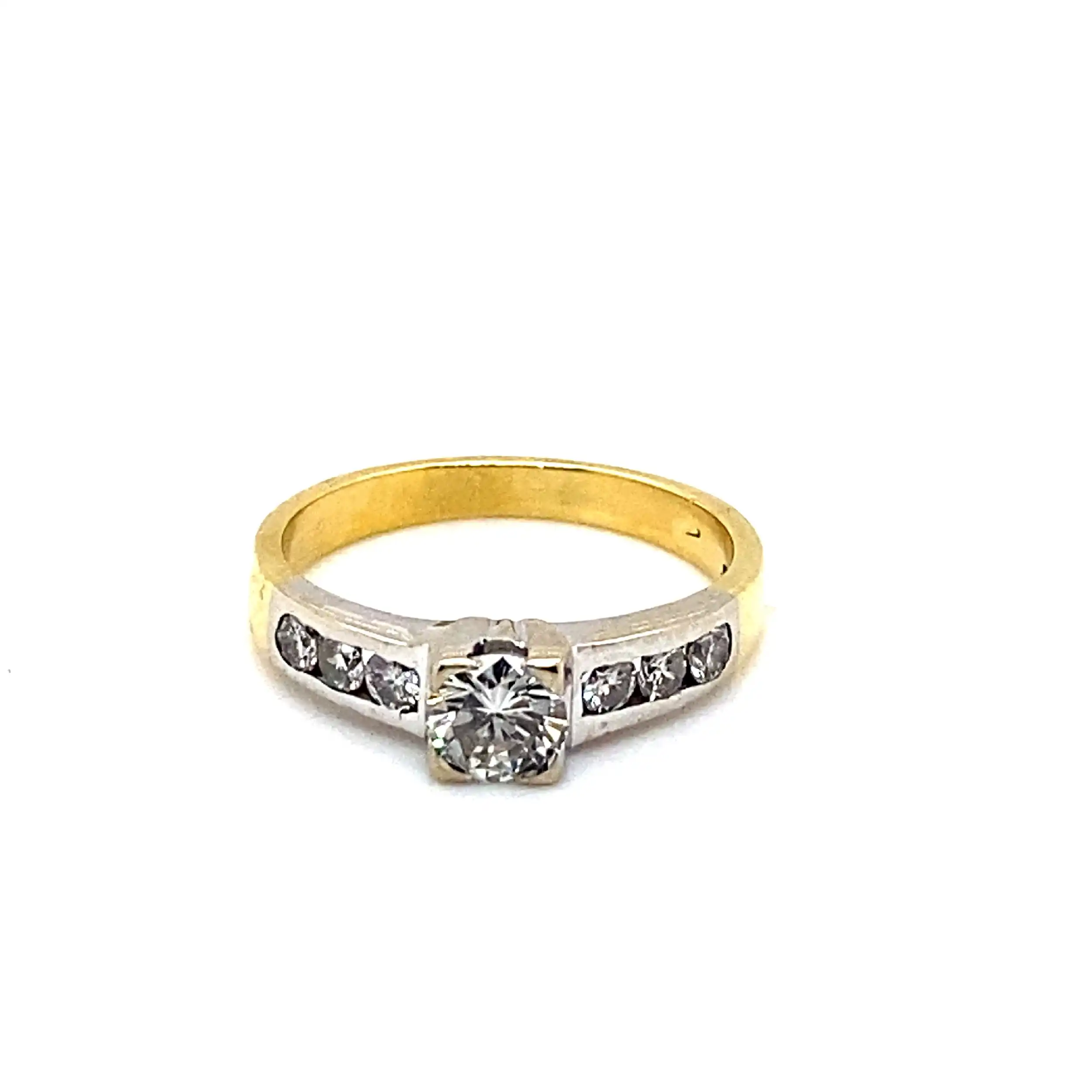 Ring Bicolor mit Solitär Brillant und Melee in Kanalfassung Ring Bicolor mit Solitär Brillant und Melee in Kanalfassung