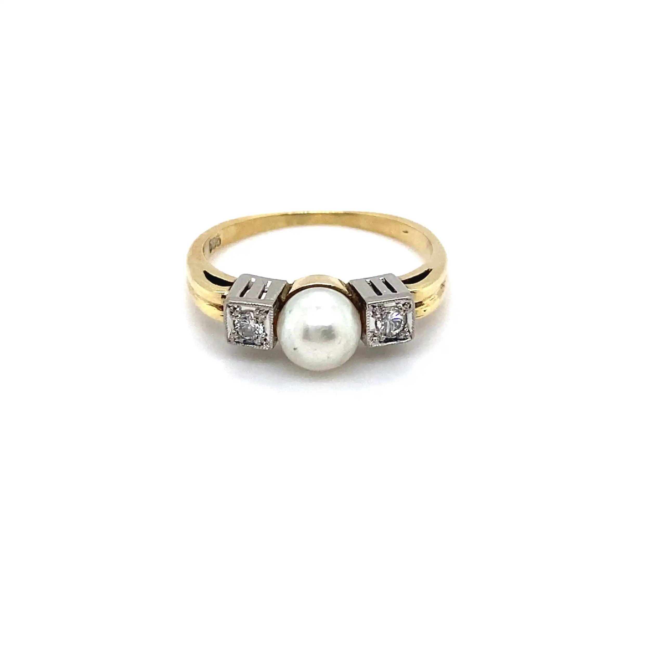 Ring Gelbgold mit Perle und Brillanten ca. 0,06ct. Ring Gelbgold mit Perle und Brillanten ca. 0,06ct.