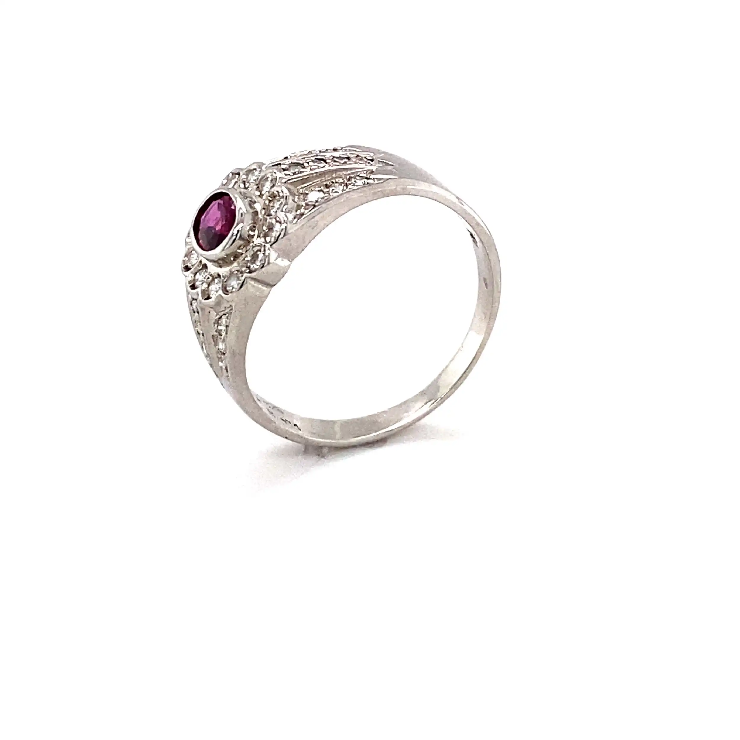 Ring Weißgold mit Rubin und Brillanten Ring Weißgold mit Rubin und Brillanten