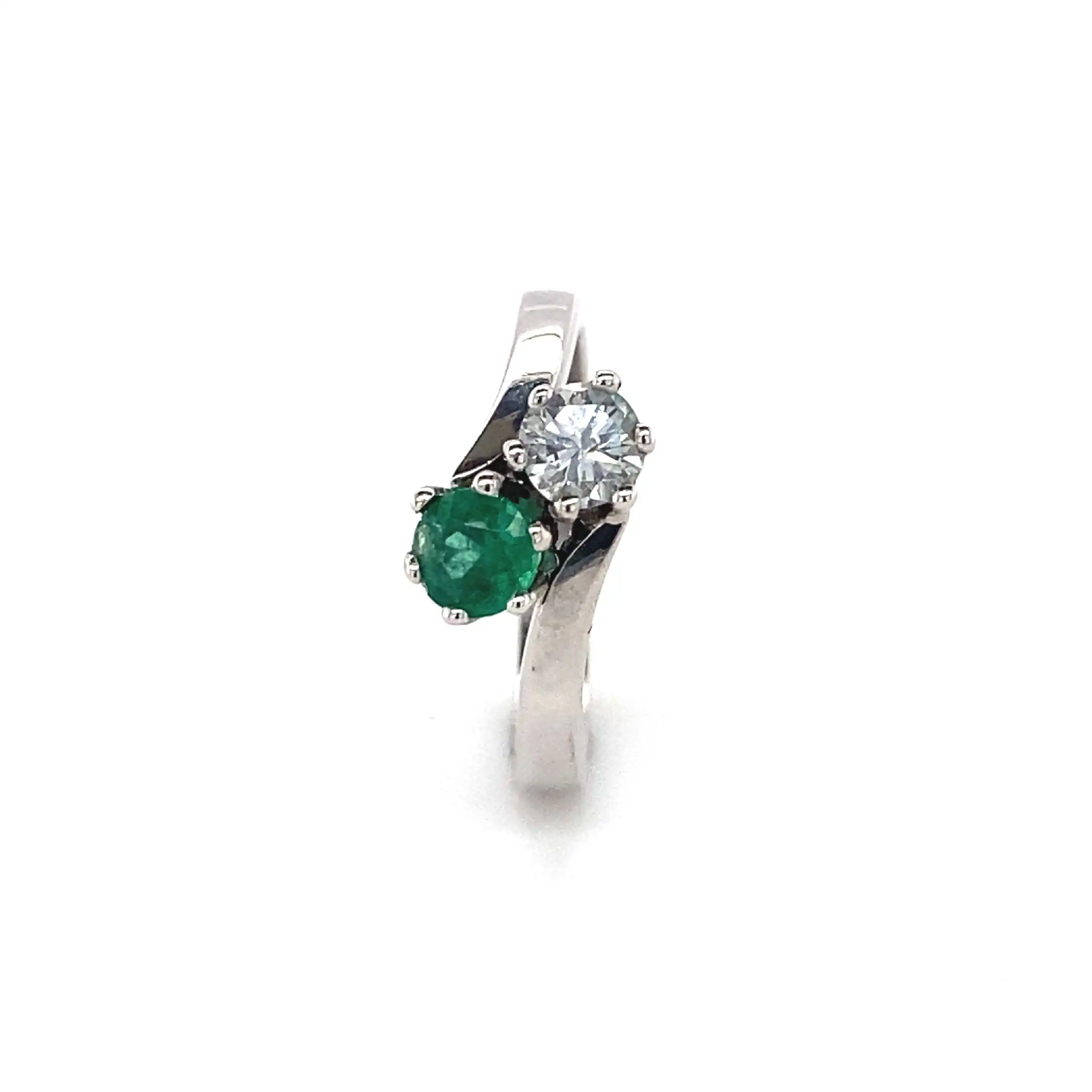 Ring Weißgold mit grünem Farbstein und Brillant