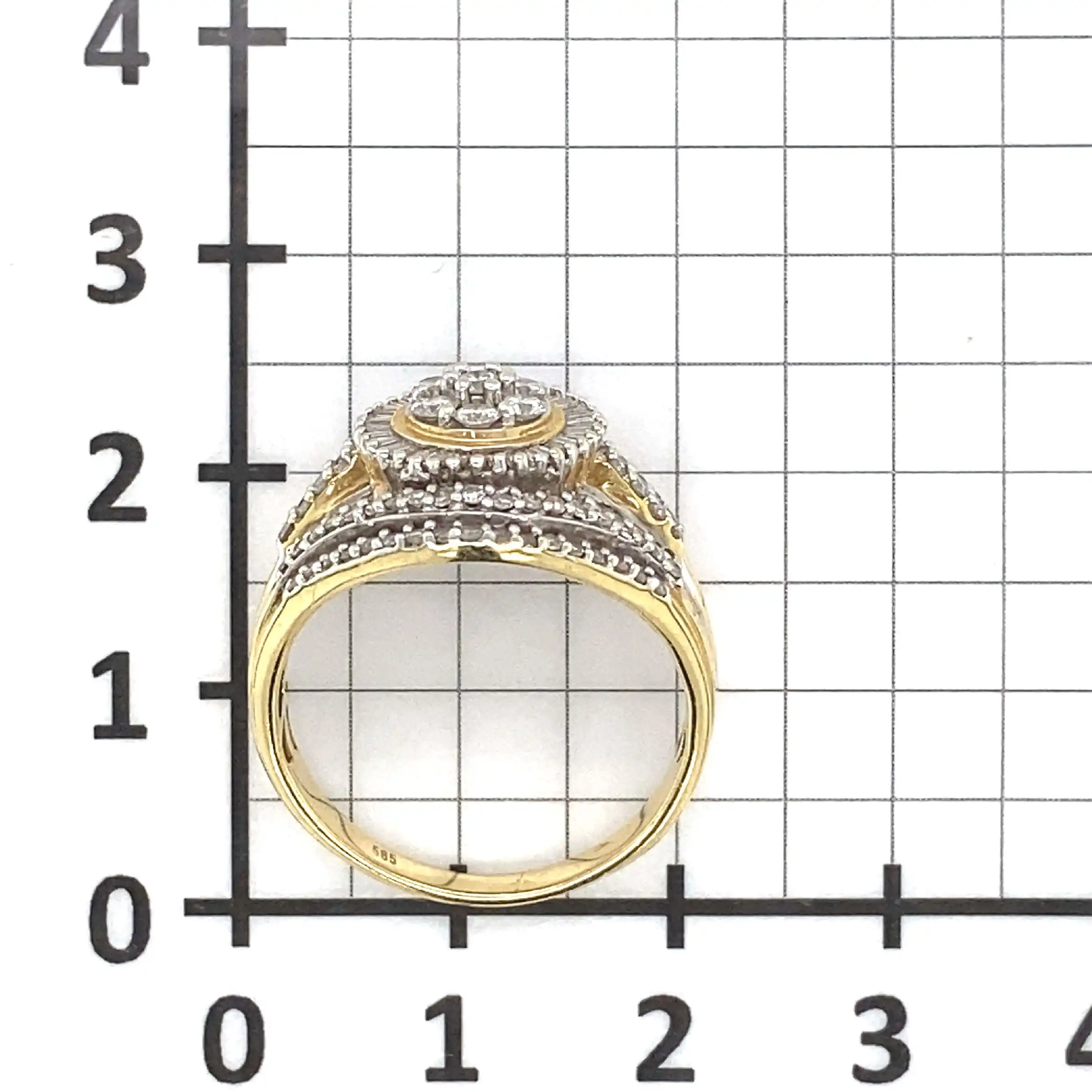 Ring Bicolor mit Brillanten und Diamanten im Baguetteschliff Ring Bicolor mit Brillanten und Diamanten im Baguetteschliff