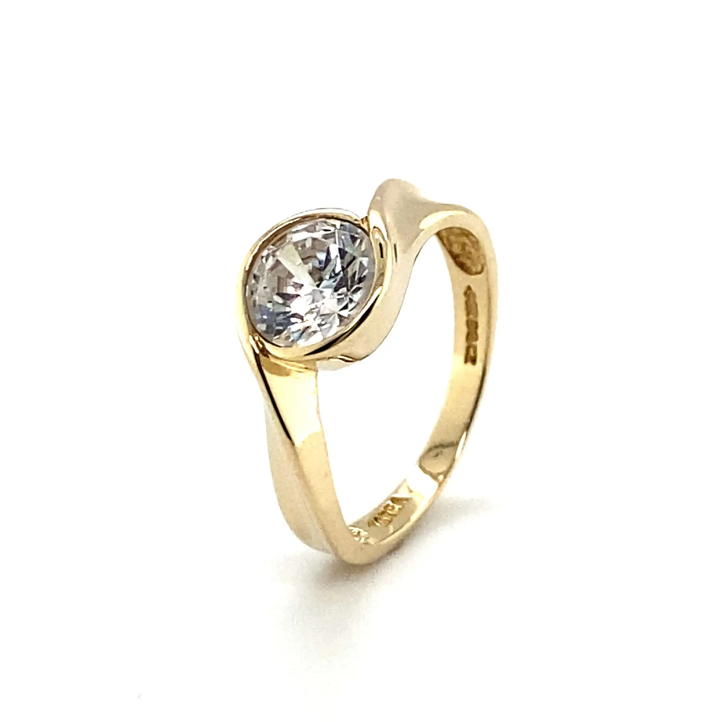 Ring mit Zirkonia Ring mit Zirkonia