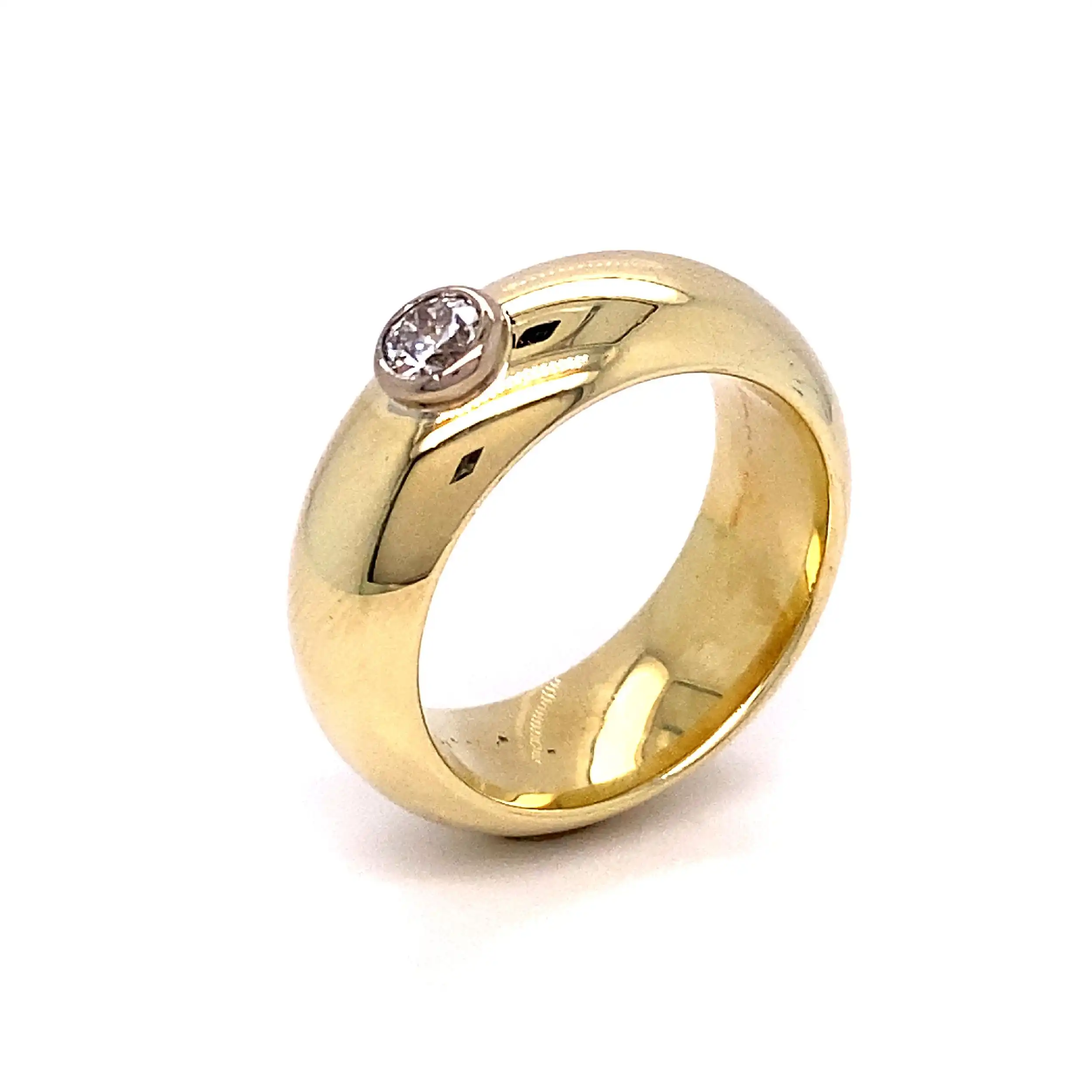 Ring Gelbgold mit Brillant, graviert mit 0,25ct. Ring Gelbgold mit Brillant, graviert mit 0,25ct.
