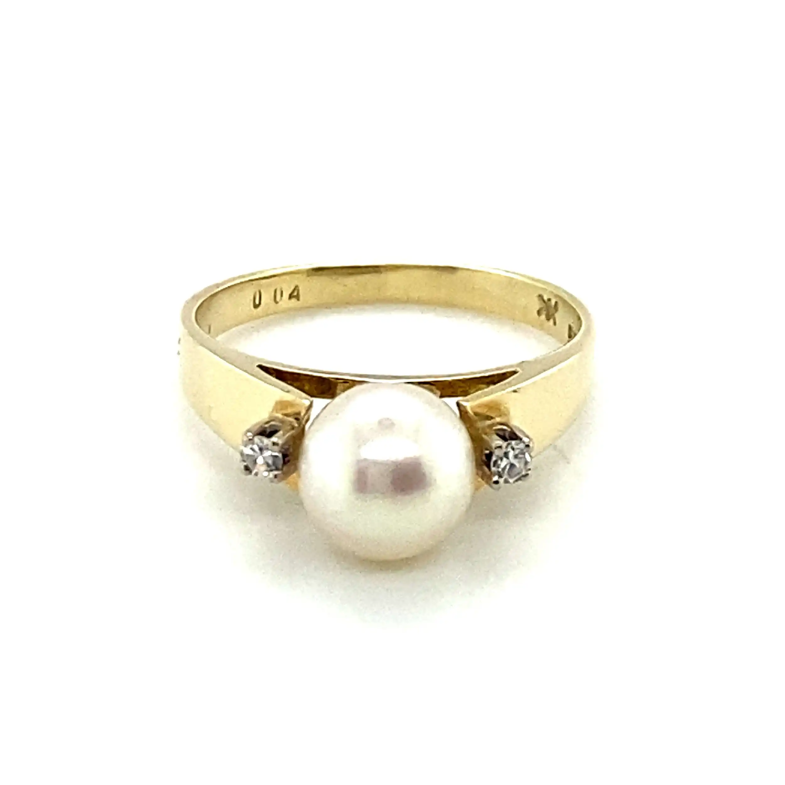 Ring Gelbgold mit Perle und Diamanten, graviert 0,04ct. Ring Gelbgold mit Perle und Diamanten, graviert 0,04ct.
