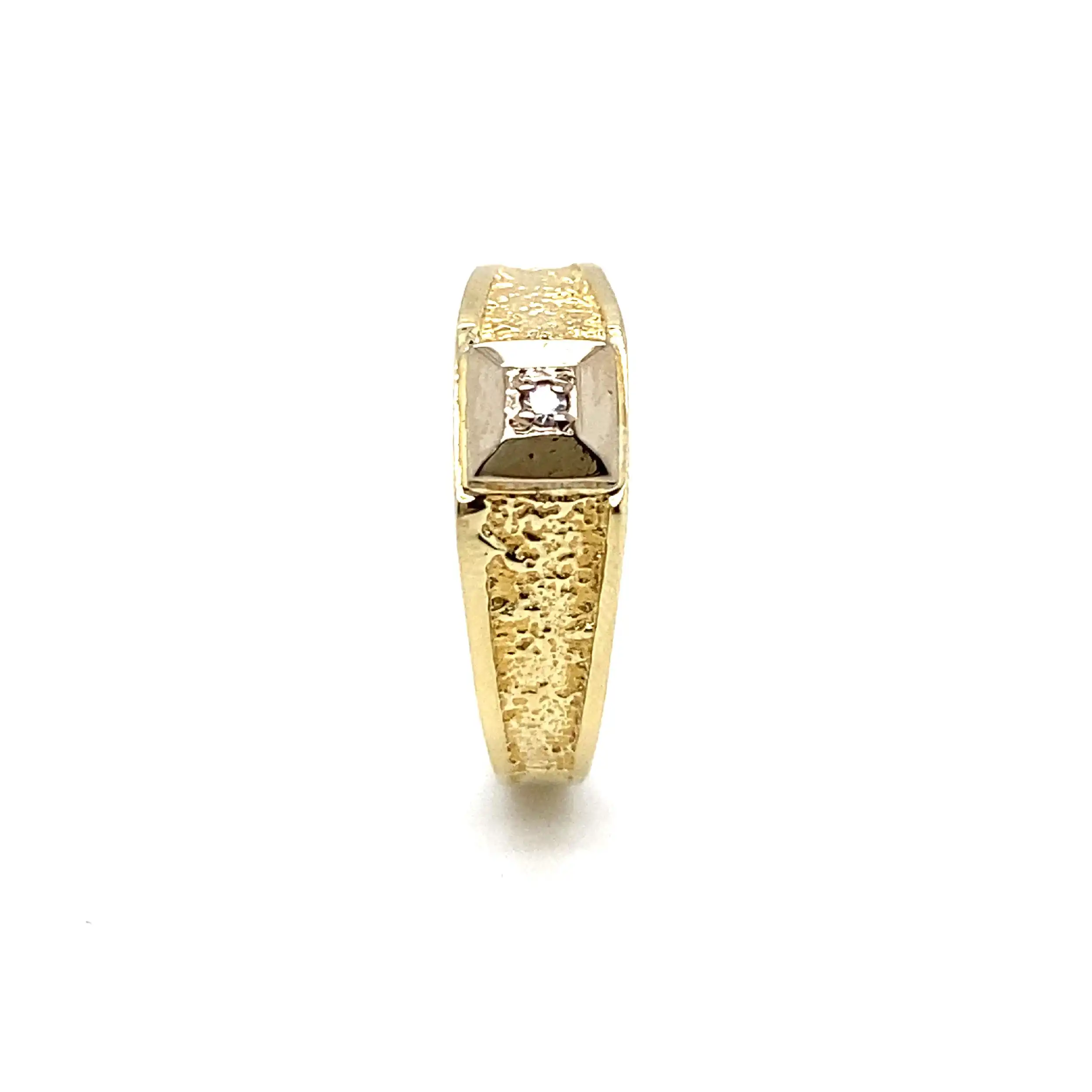 Ring Gelbgold mit Brillant, graviert mit 0,015ct Ring Gelbgold mit Brillant, graviert mit 0,015ct