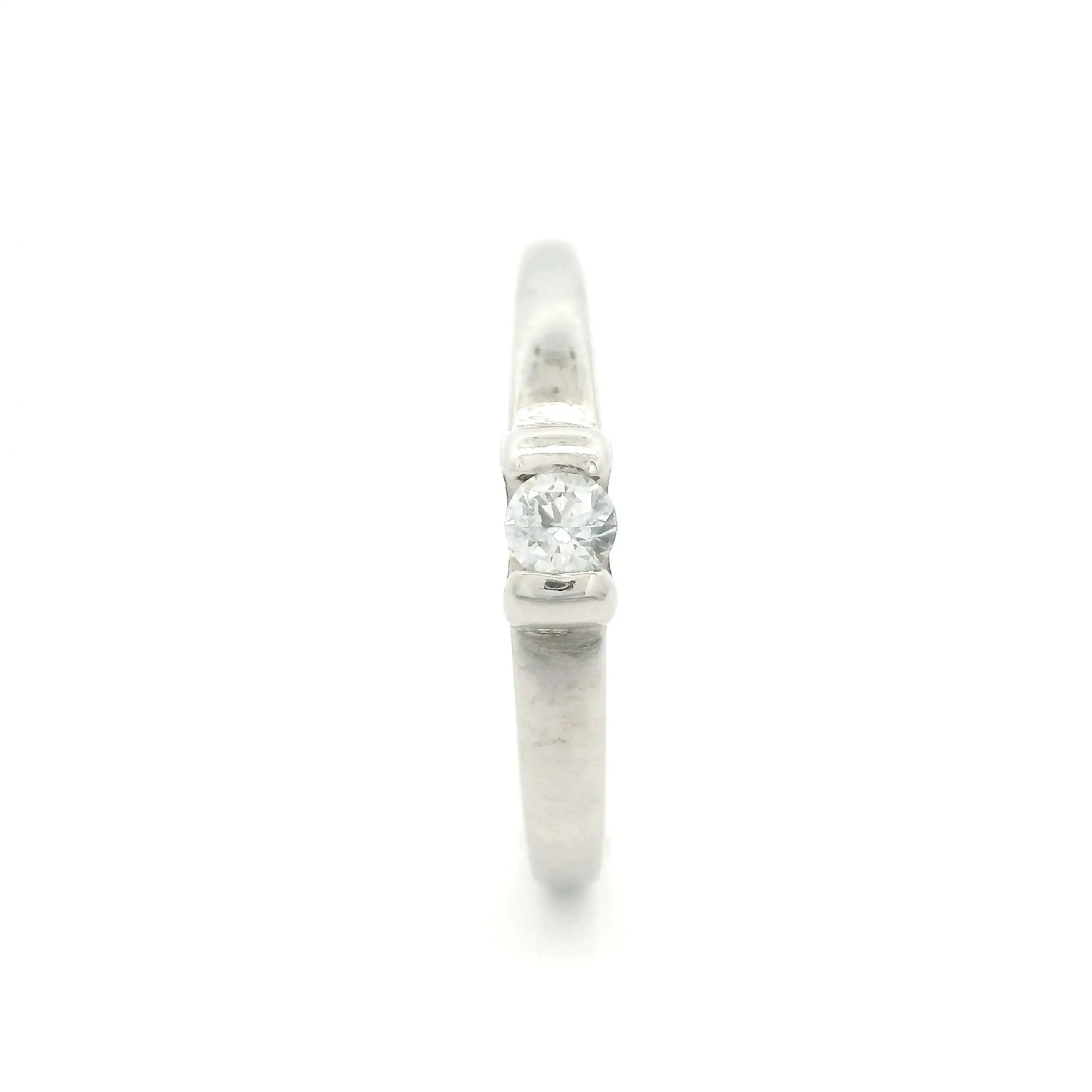 Ring Weißgold mit Brillant, graviert mit 0,08 ct Ring Weißgold mit Brillant, graviert mit 0,08 ct