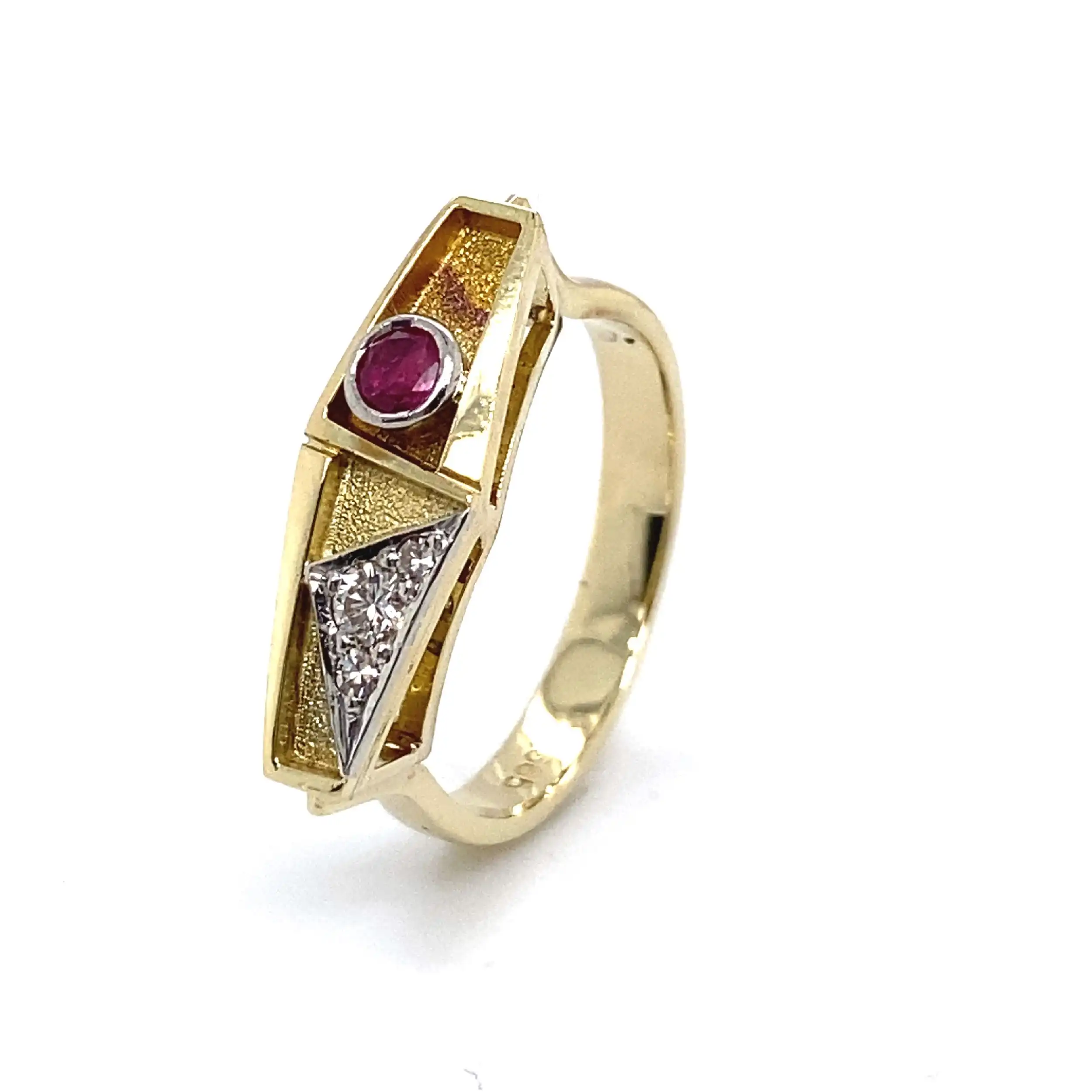Ring Bicolor mit Rubin, Brillanten und Diamanten Ring Bicolor mit Rubin, Brillanten und Diamanten