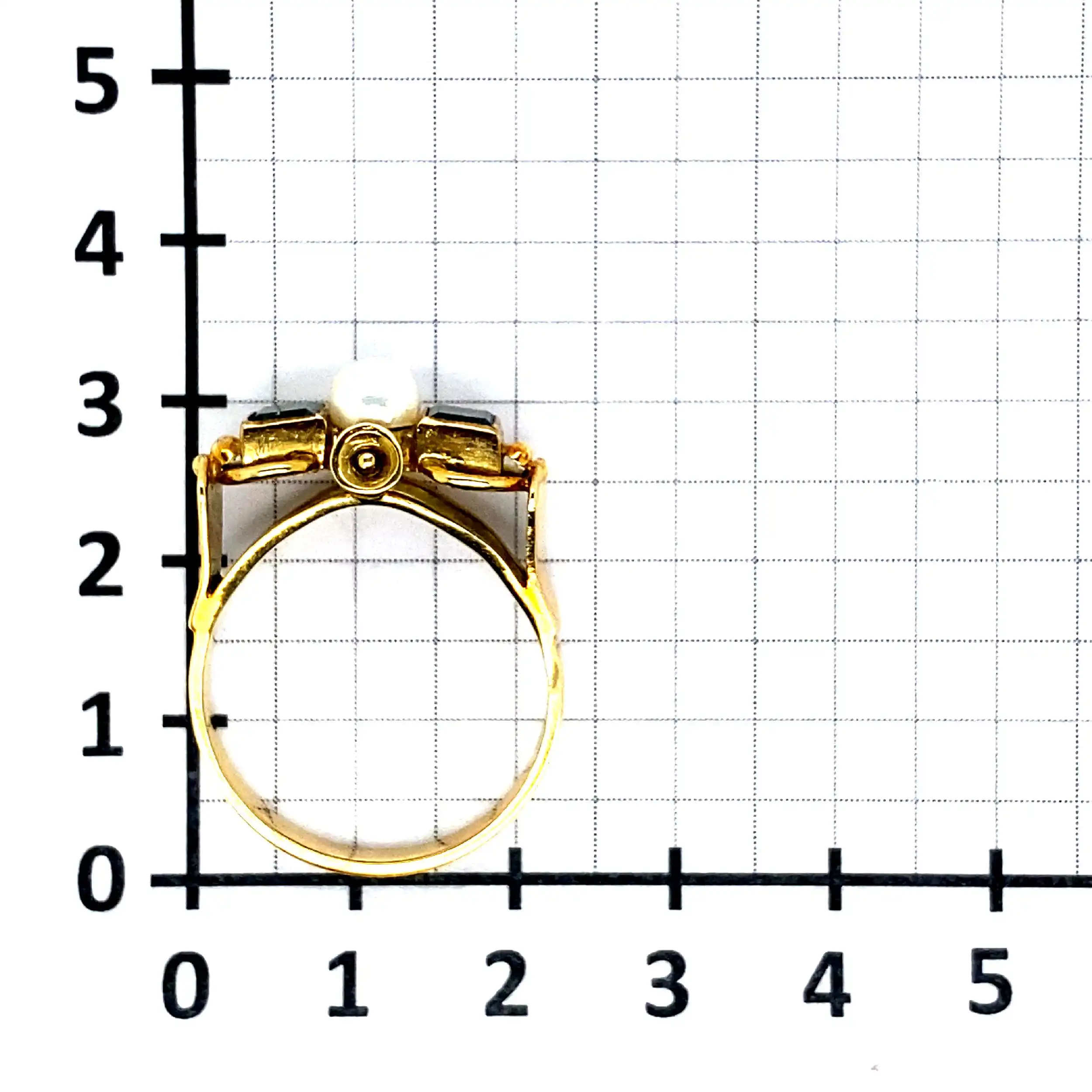 Ring Gelbgold mit grünen Steinen und Perle