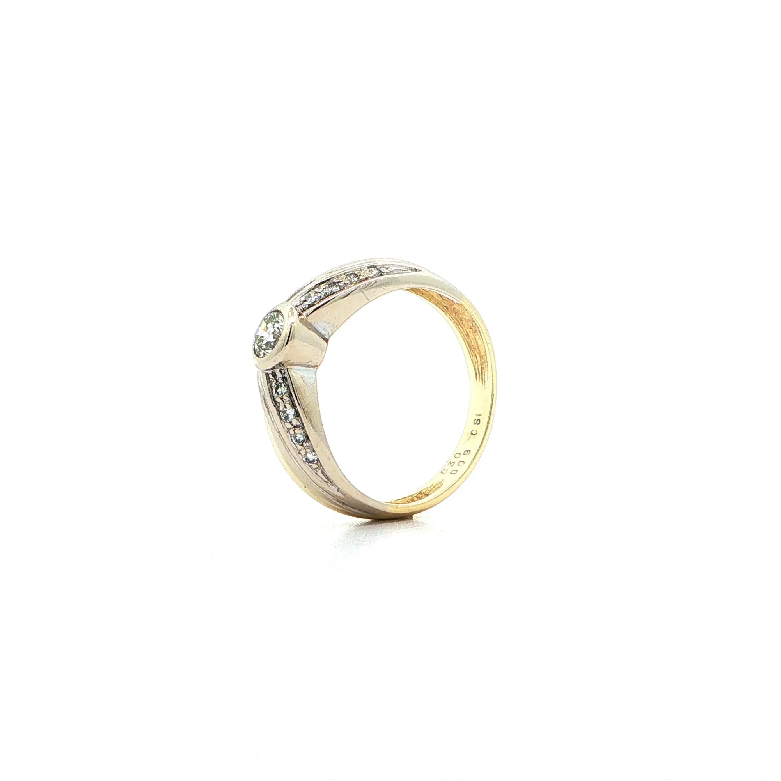 Ring Bicolor mit Brillanten, graviert mit 0,30ct. & 0,09ct. Ring Bicolor mit Brillanten, graviert mit 0,30ct. & 0,09ct.