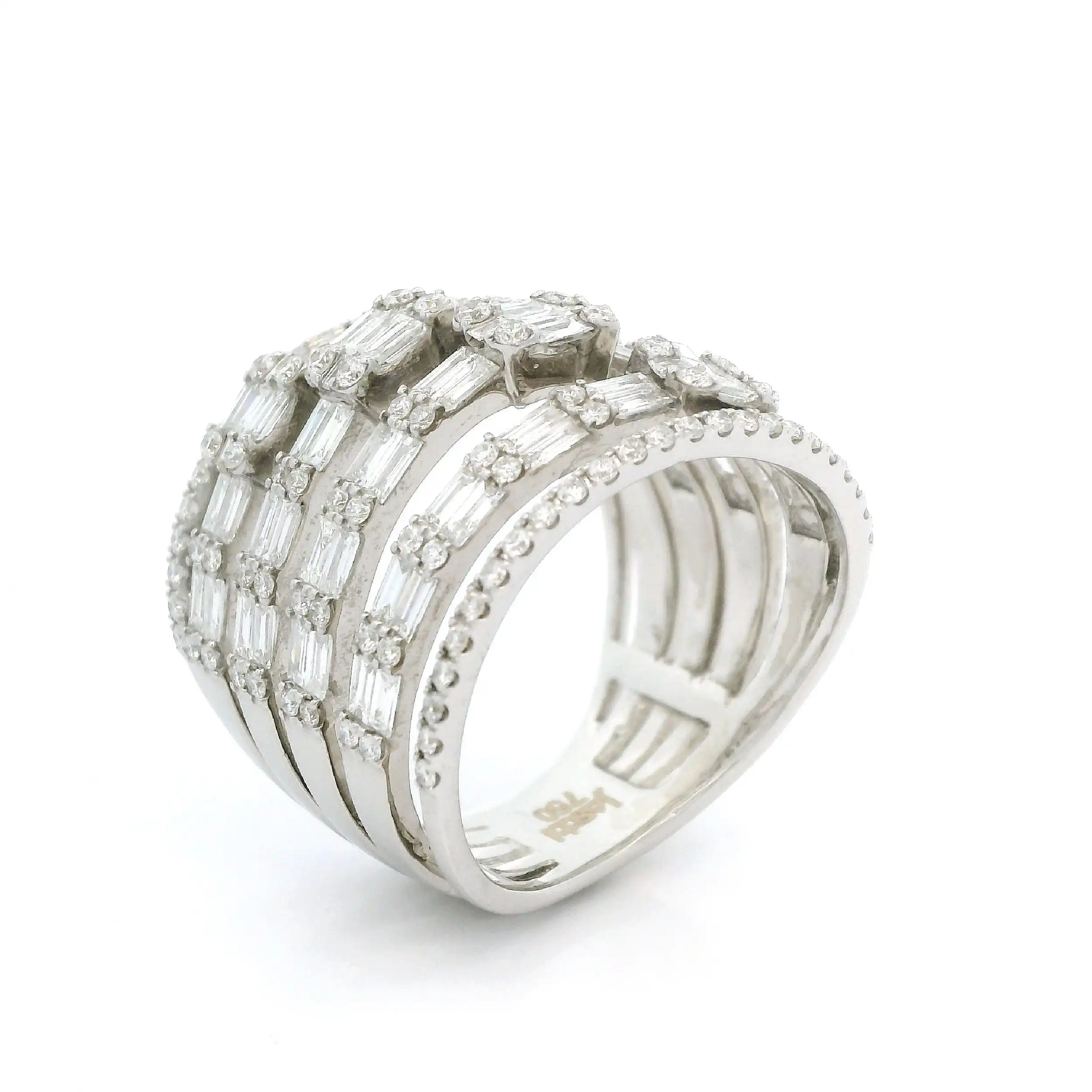 Ring Weißgold mit Baguette Diamanten und Brillanten Ring Weißgold mit Baguette Diamanten und Brillanten