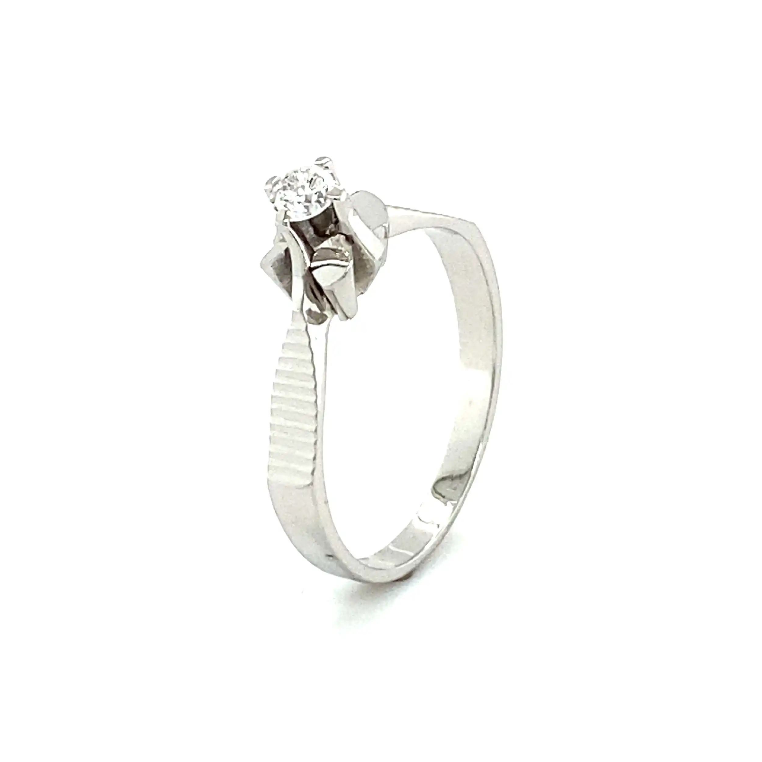 Ring Weißgold mit Brillant, graviert mit 0,15ct.