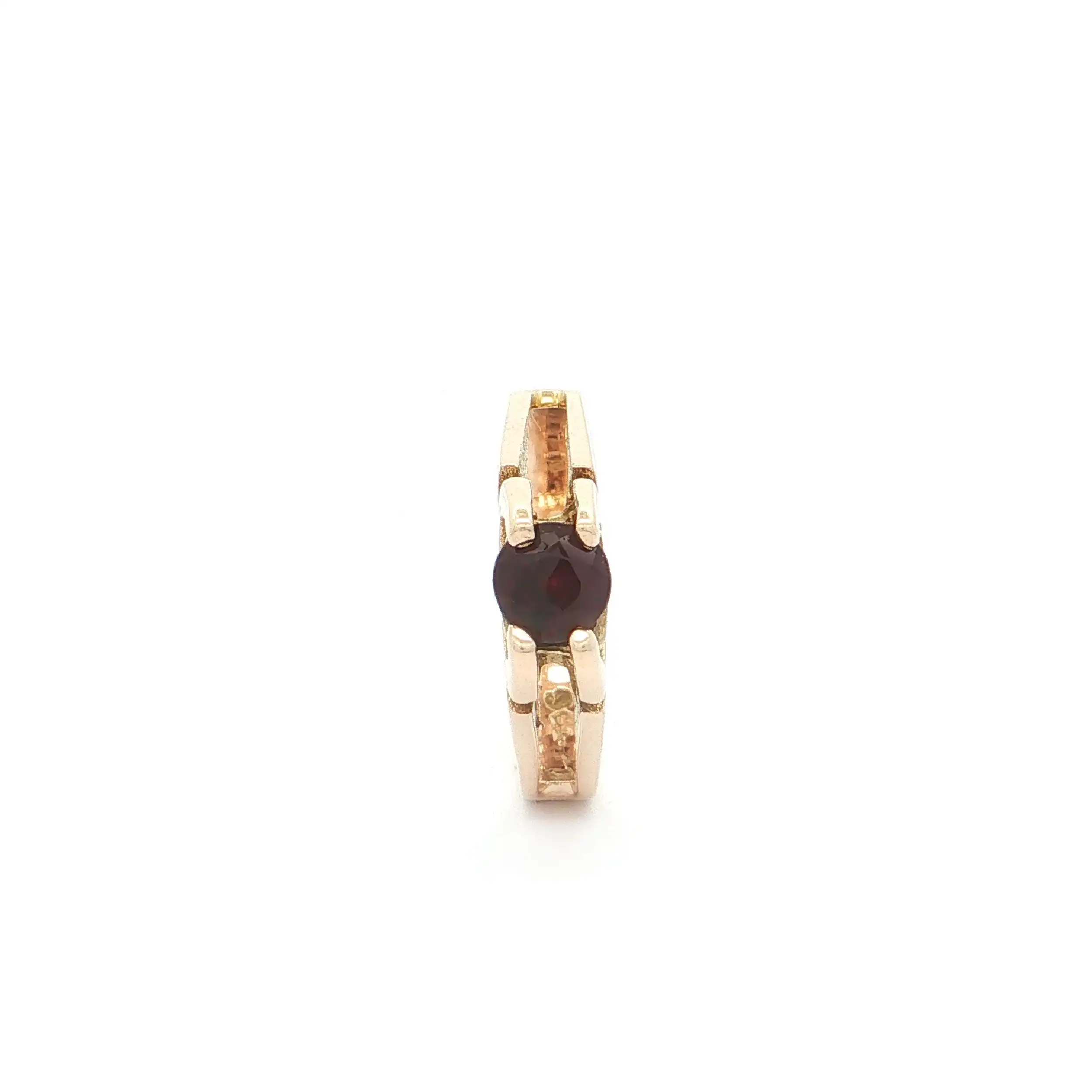 Ring Gelbgold mit rotem Farbstein Ring Gelbgold mit rotem Farbstein