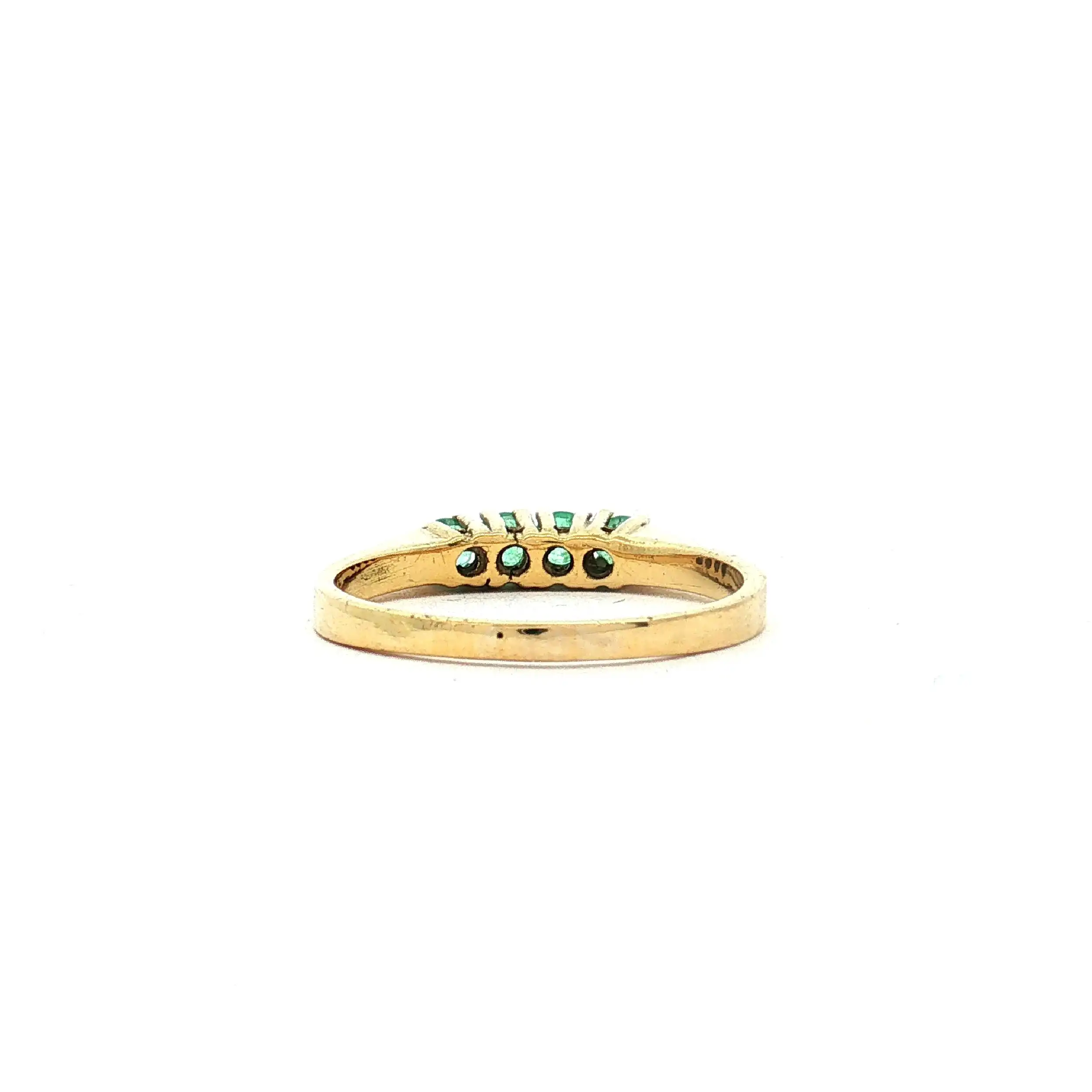 Ring Gelbgold mit grünen Steinen