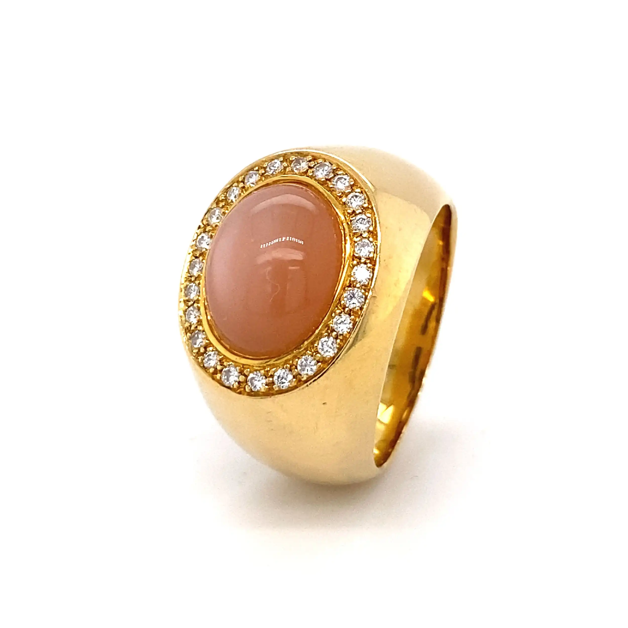 Ring Gelbgold mit rosa Mondstein Cabochon und Brillanten Ring Gelbgold mit rosa Mondstein Cabochon und Brillanten