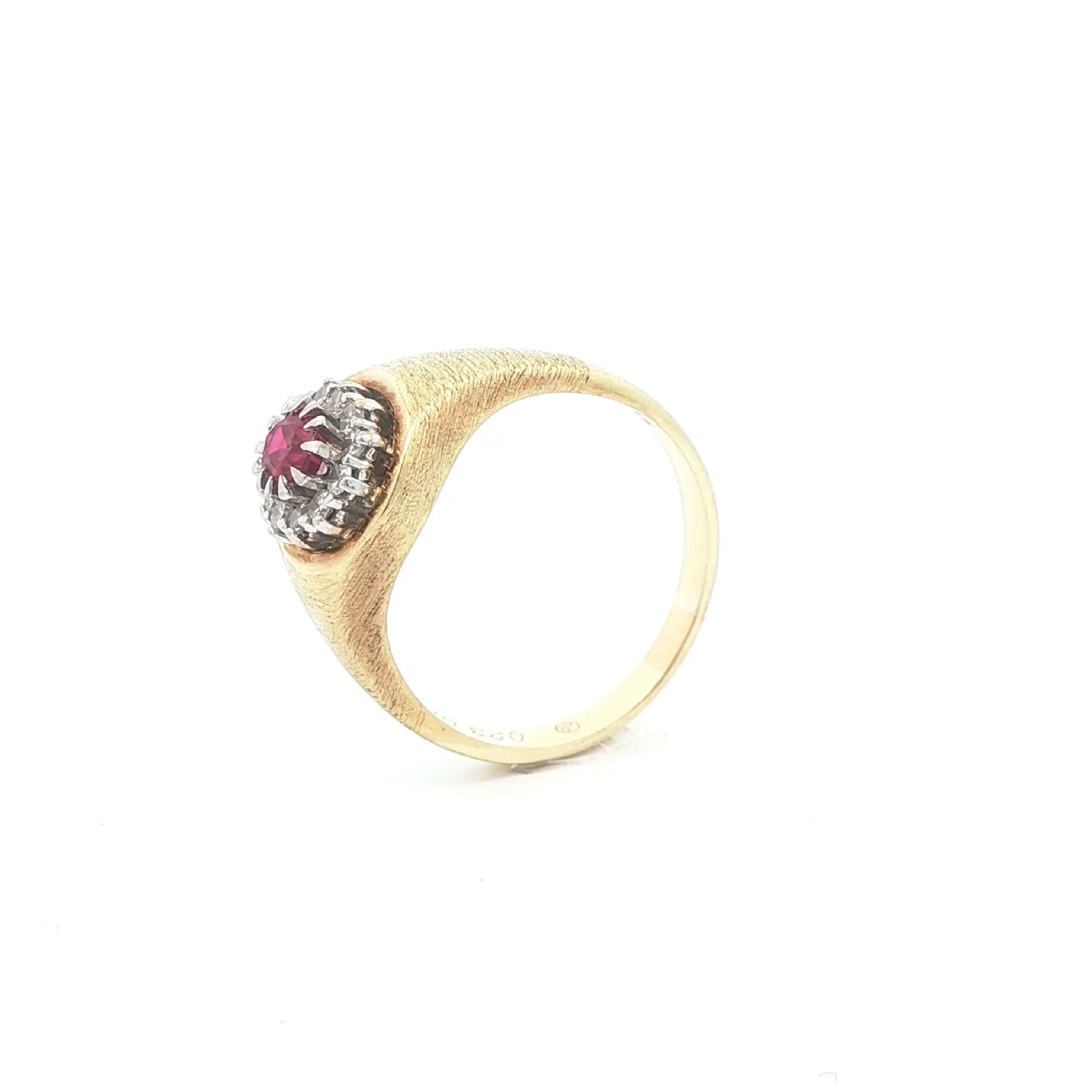 Ring mit Altschliffdiamanten und Rubin