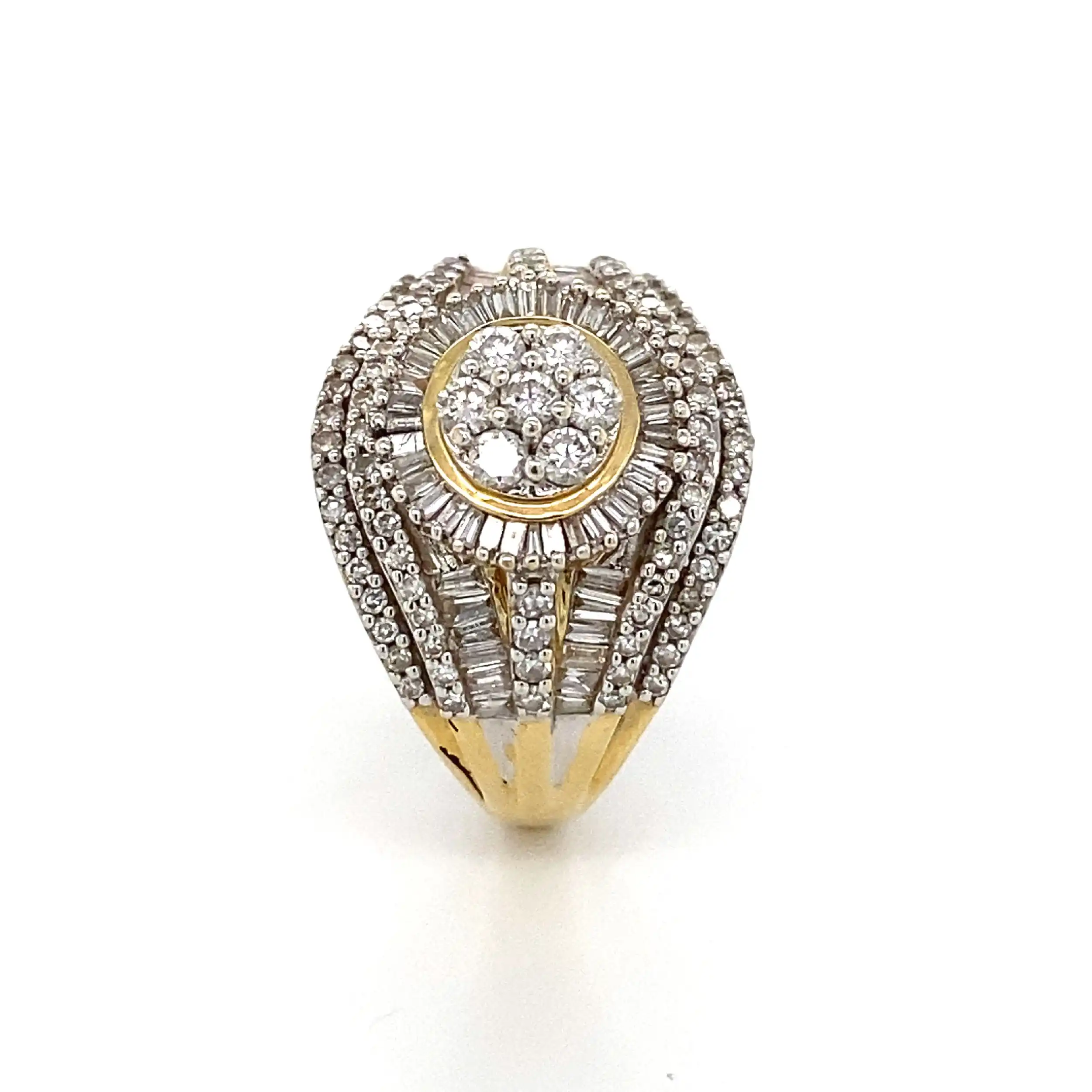 Ring Bicolor mit Brillanten und Diamanten im Baguetteschliff Ring Bicolor mit Brillanten und Diamanten im Baguetteschliff