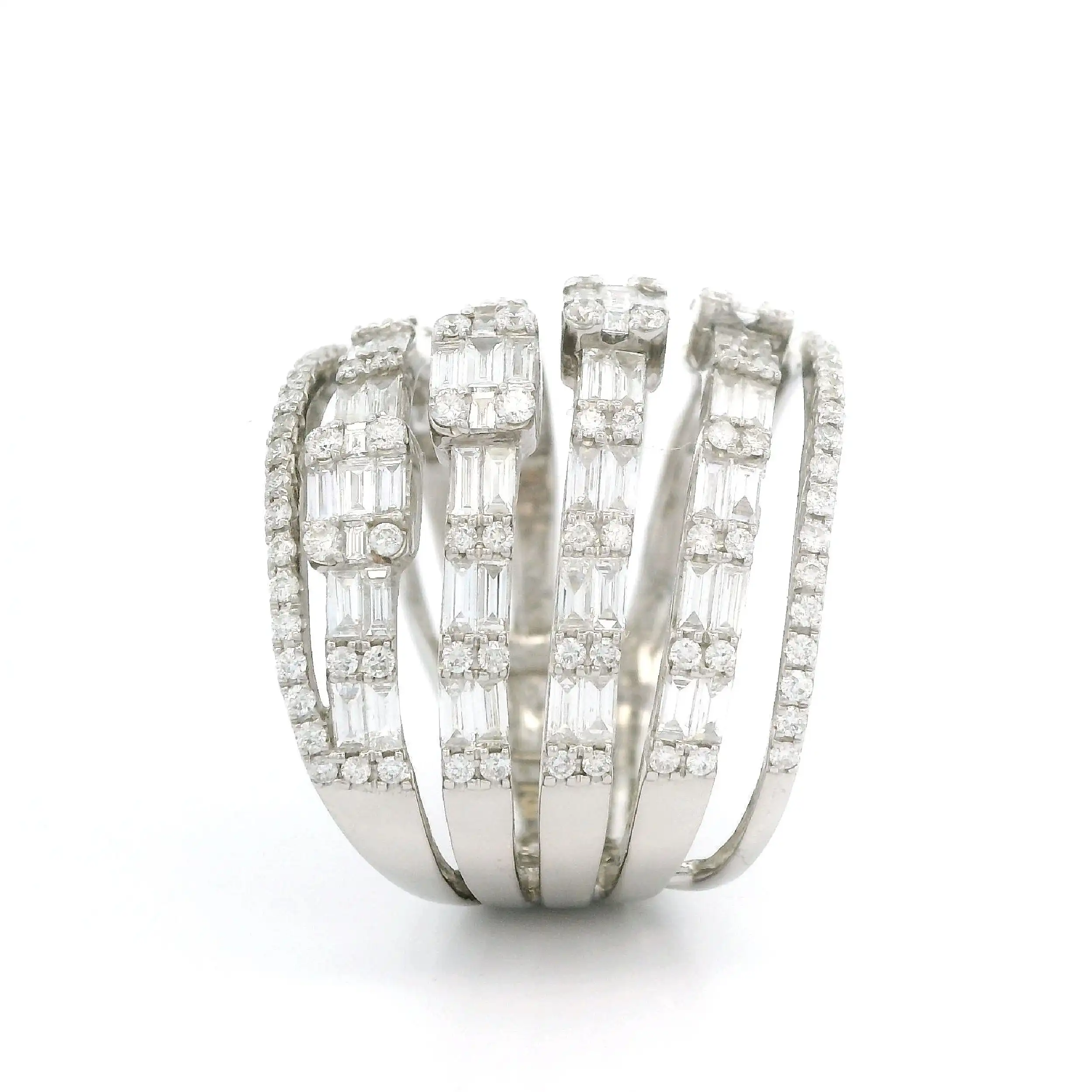 Ring Weißgold mit Baguette Diamanten und Brillanten Ring Weißgold mit Baguette Diamanten und Brillanten