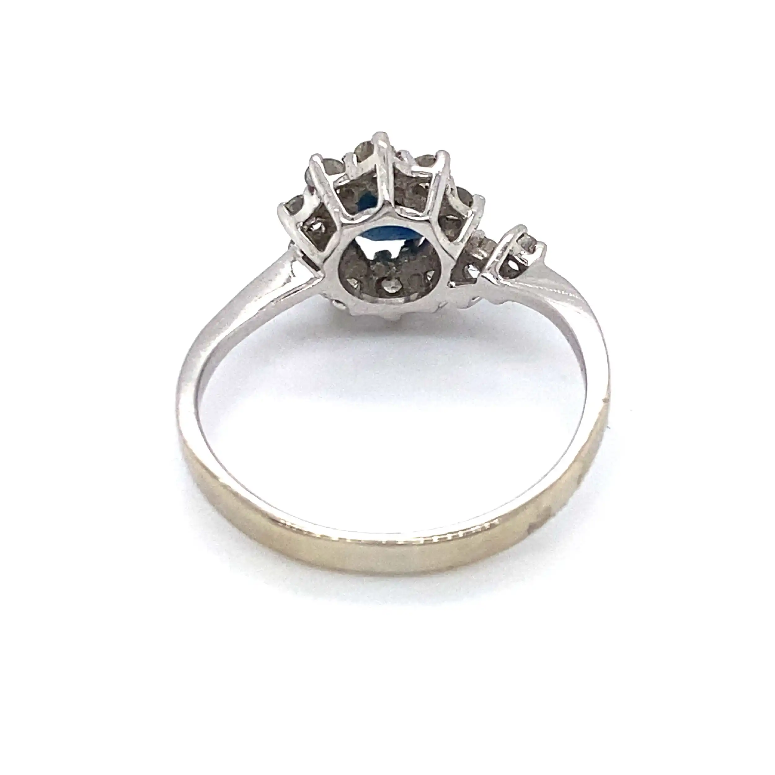 Ring Weißgold mit Saphir und Brillanten, graviert 0,33ct Ring Weißgold mit Saphir und Brillanten, graviert 0,33ct