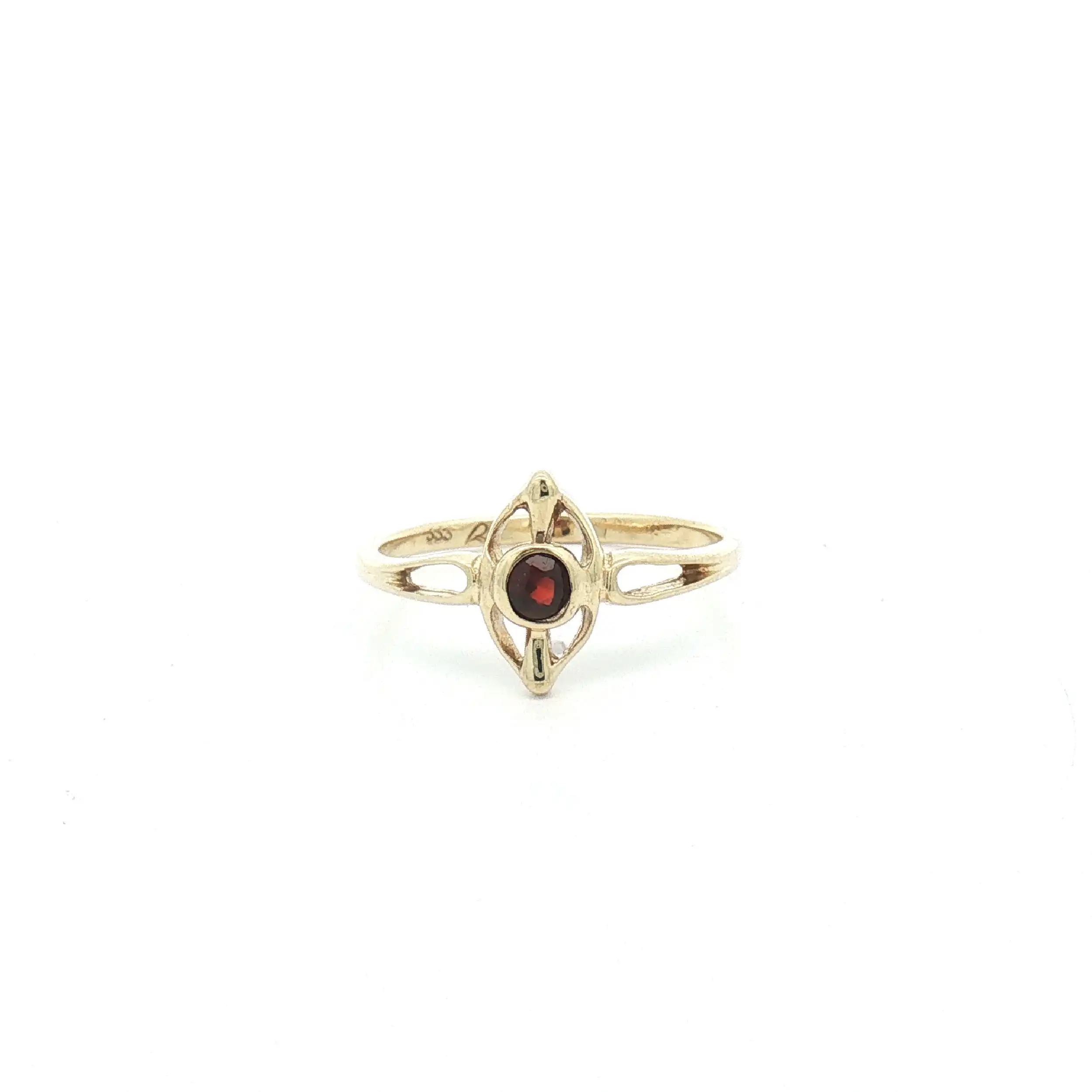 Ring Gelbgold mit Granat Ring Gelbgold mit Granat