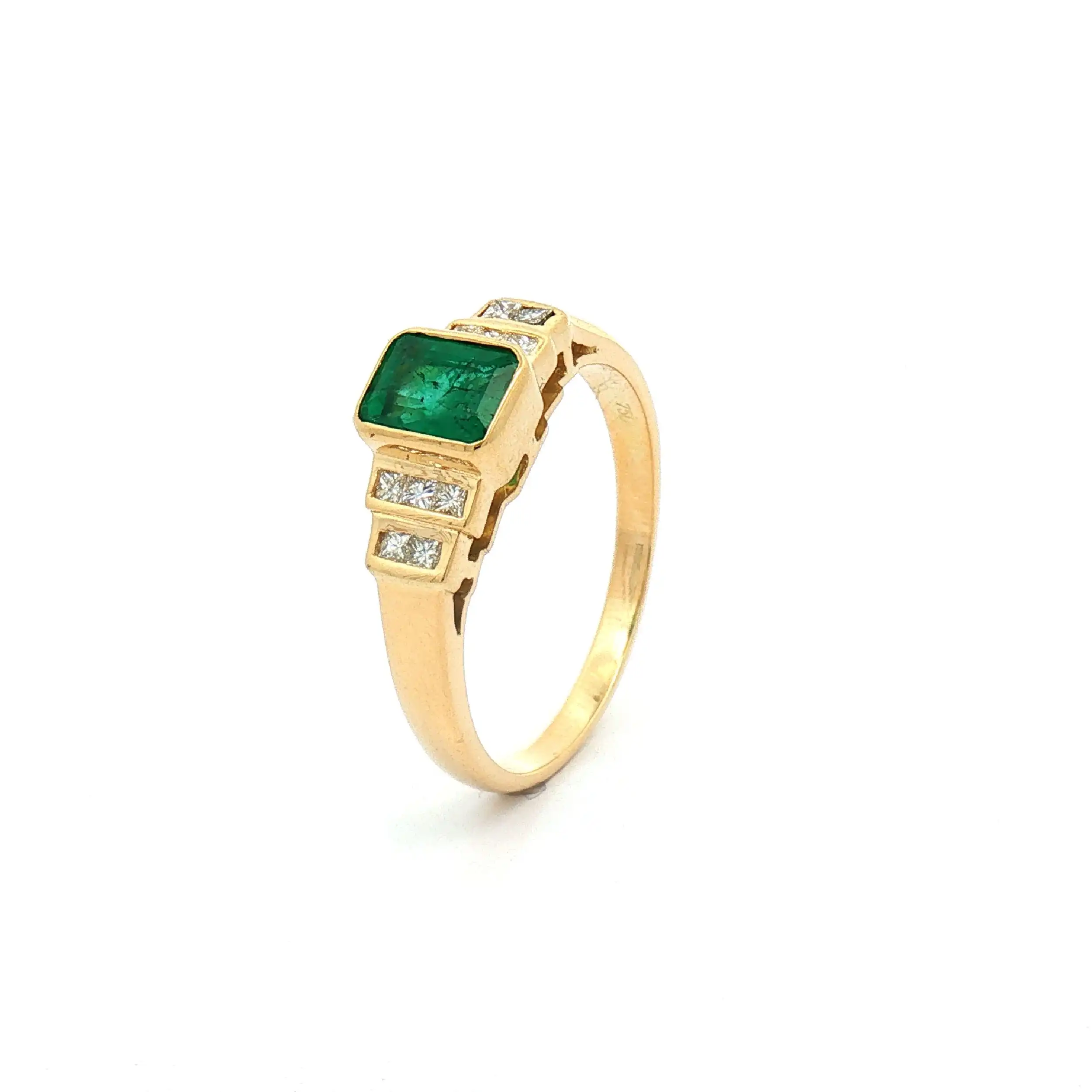 Ring Gelbgold mit Diamanten im Princess-Schliff und Smaragd Ring Gelbgold mit Diamanten im Princess-Schliff und Smaragd
