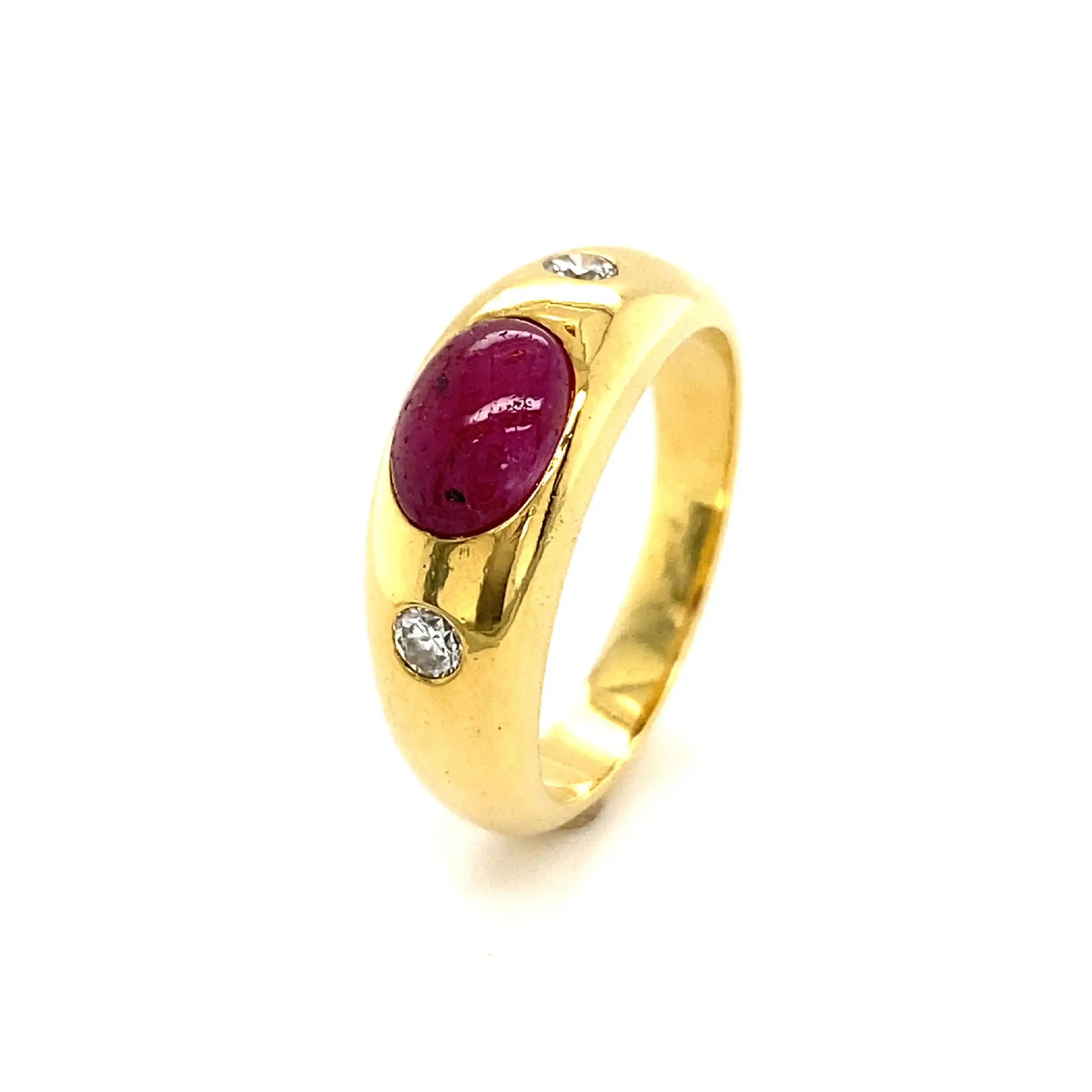Ring Gelbgold mit Rubin Cabochon & Brillanten Ring Gelbgold mit Rubin Cabochon & Brillanten
