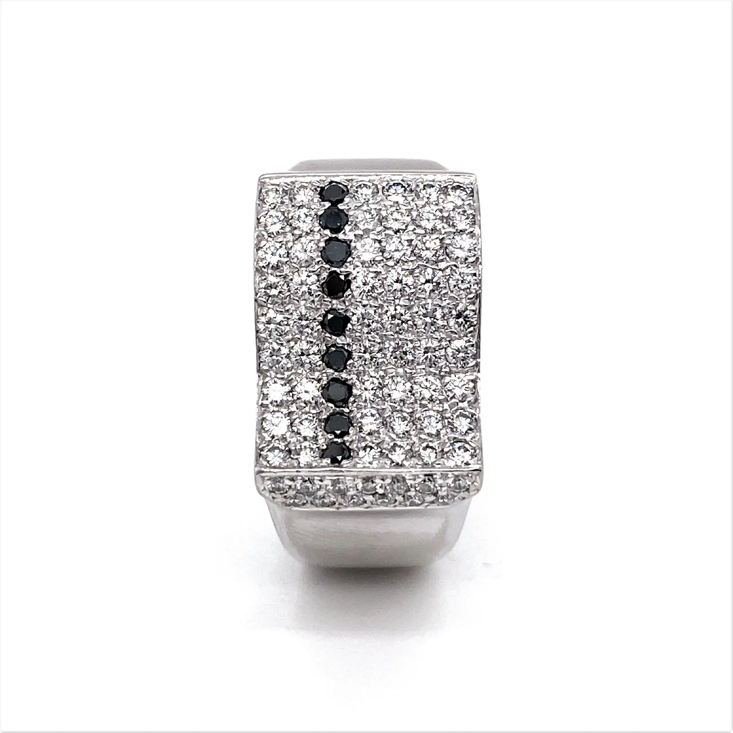 Ring Weißgold mit schwarzen und weißen Brillanten Ring Weißgold mit schwarzen und weißen Brillanten