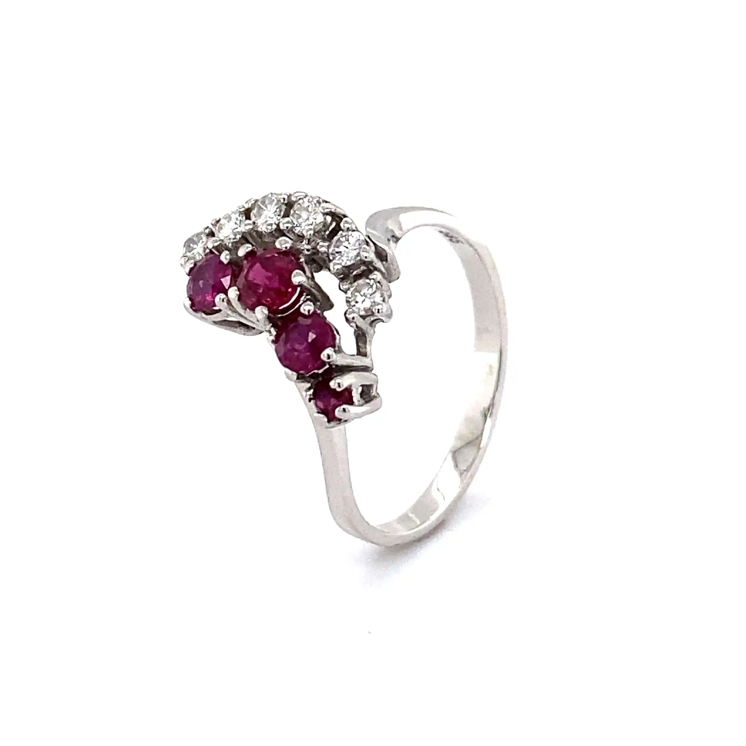Ring Weißgold mit Rubine und Brillanten Ring Weißgold mit Rubine und Brillanten