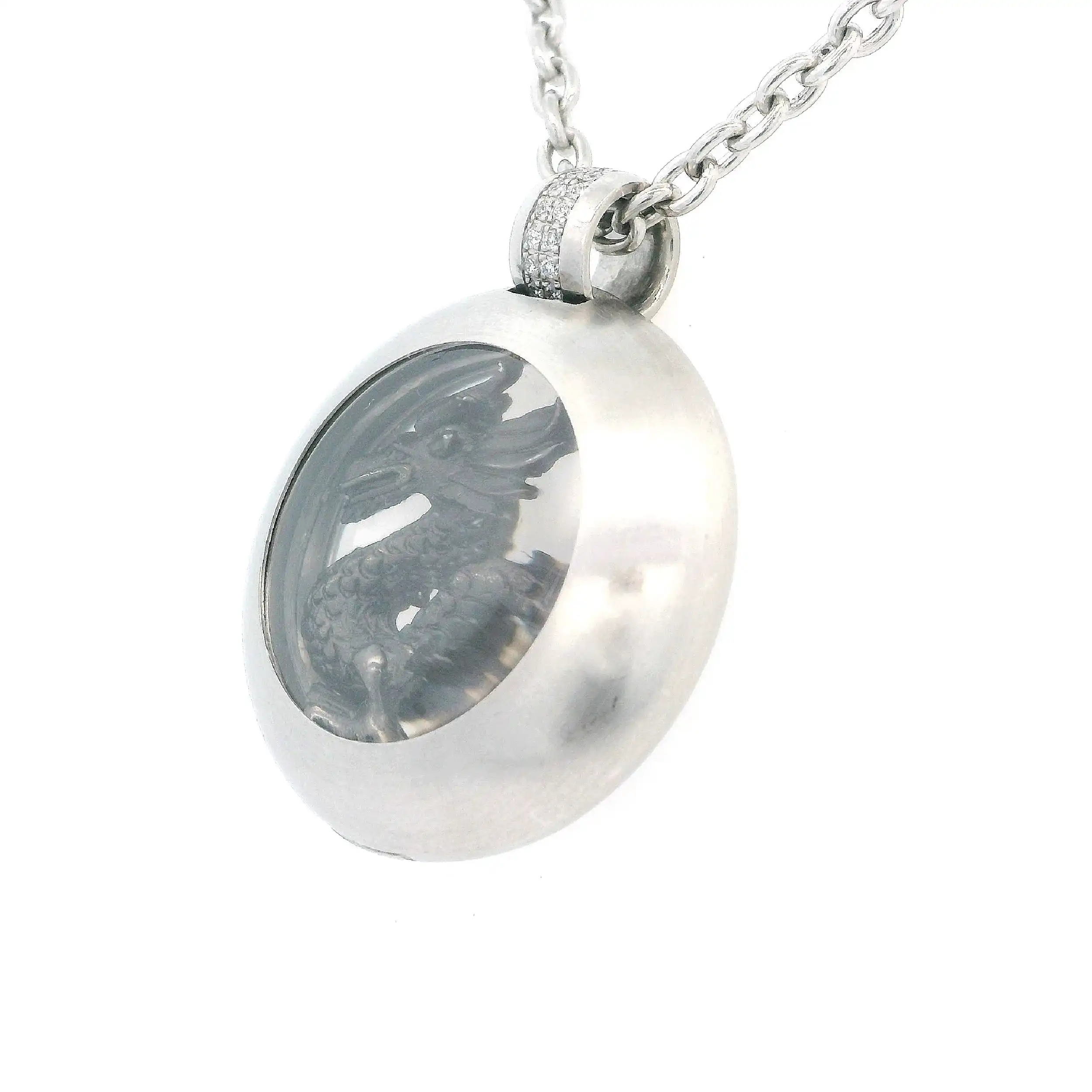 Kette mit Anhänger und Drachenrelieff Jörg Kaiser Kette mit Anhänger und Drachenrelieff Jörg Kaiser