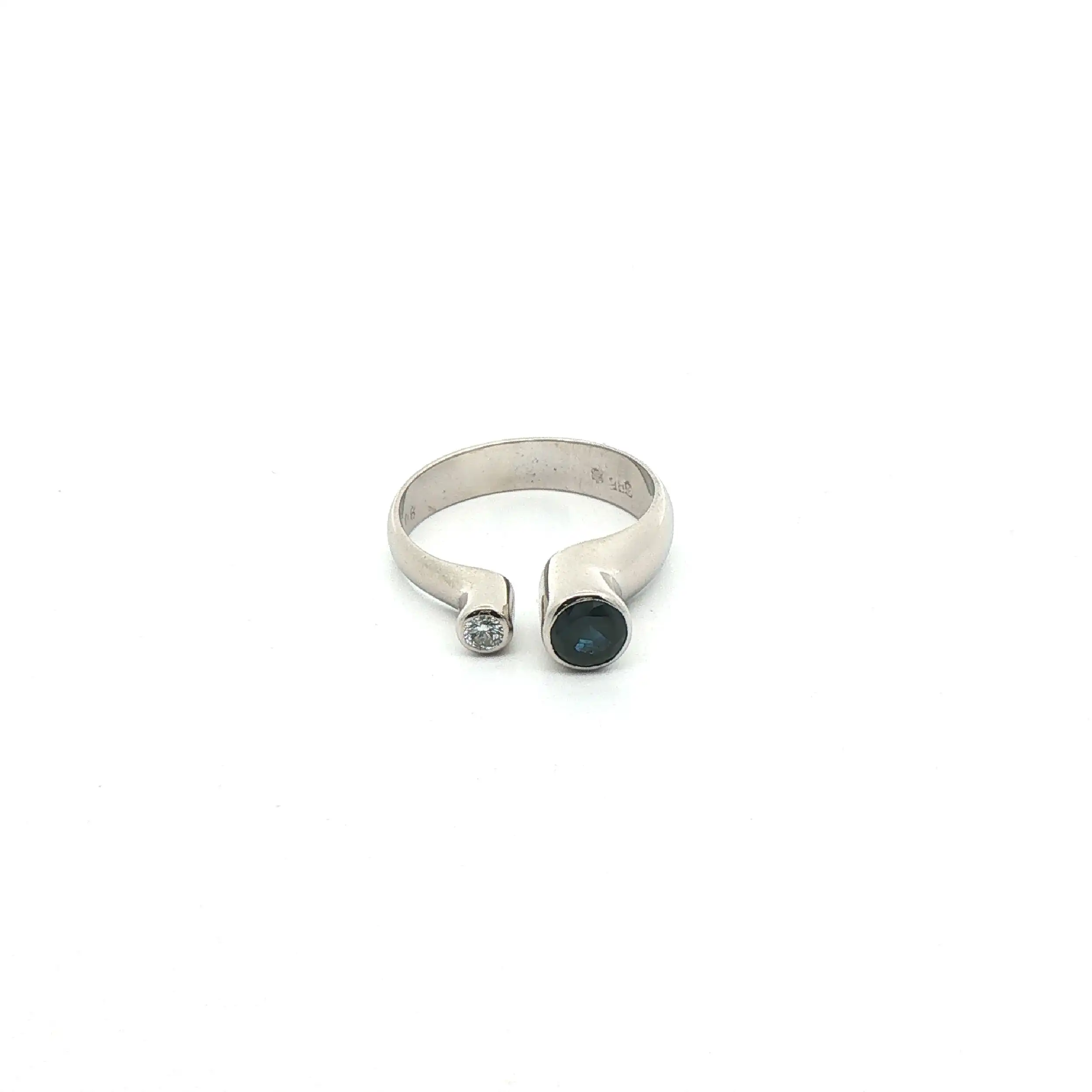 Ring Weißgold mit Saphir und Brillant