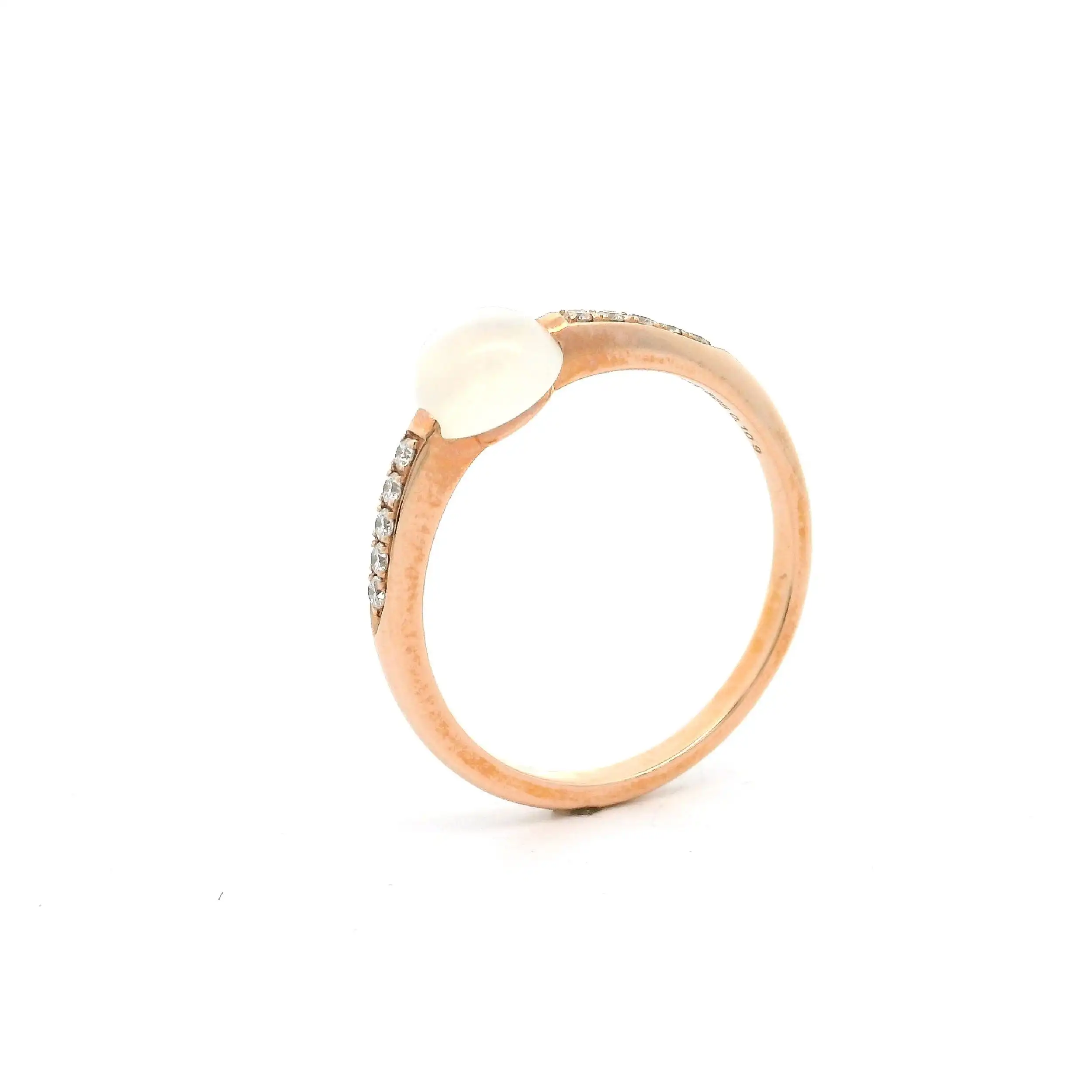 Ring Roségold massiv mit Mondstein Cabochon & Brillanten, graviert mit 0,10ct.