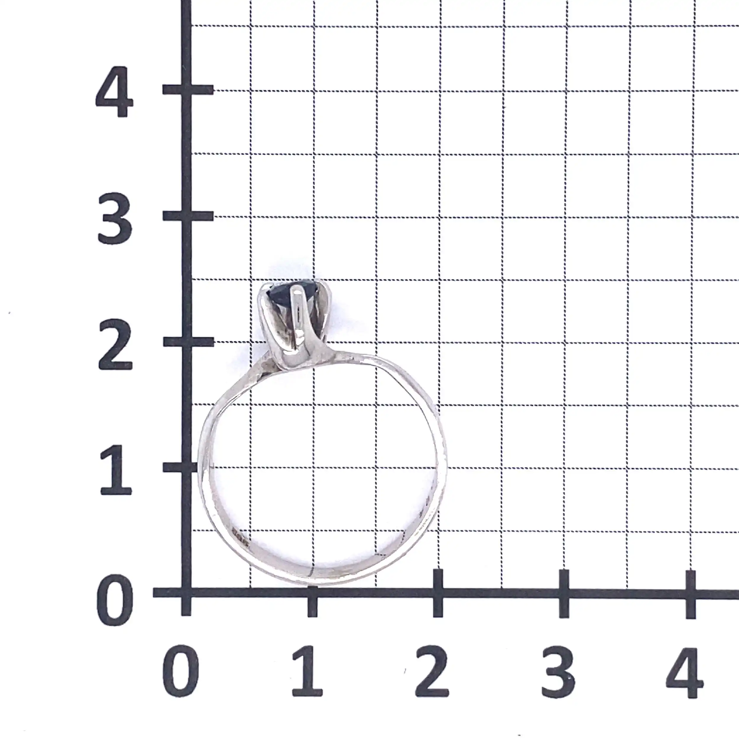 Ring Weißgold mit Saphir und Brillant, graviert mit 0,24ct.