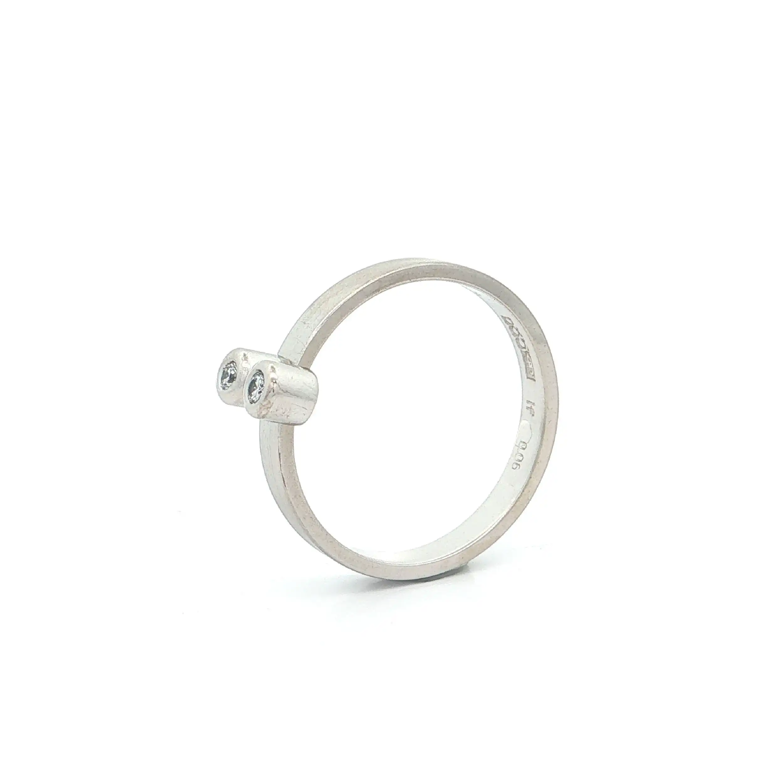 Ring Weißgold mattiert mit Brillanten, graviert mit if 0,06ct