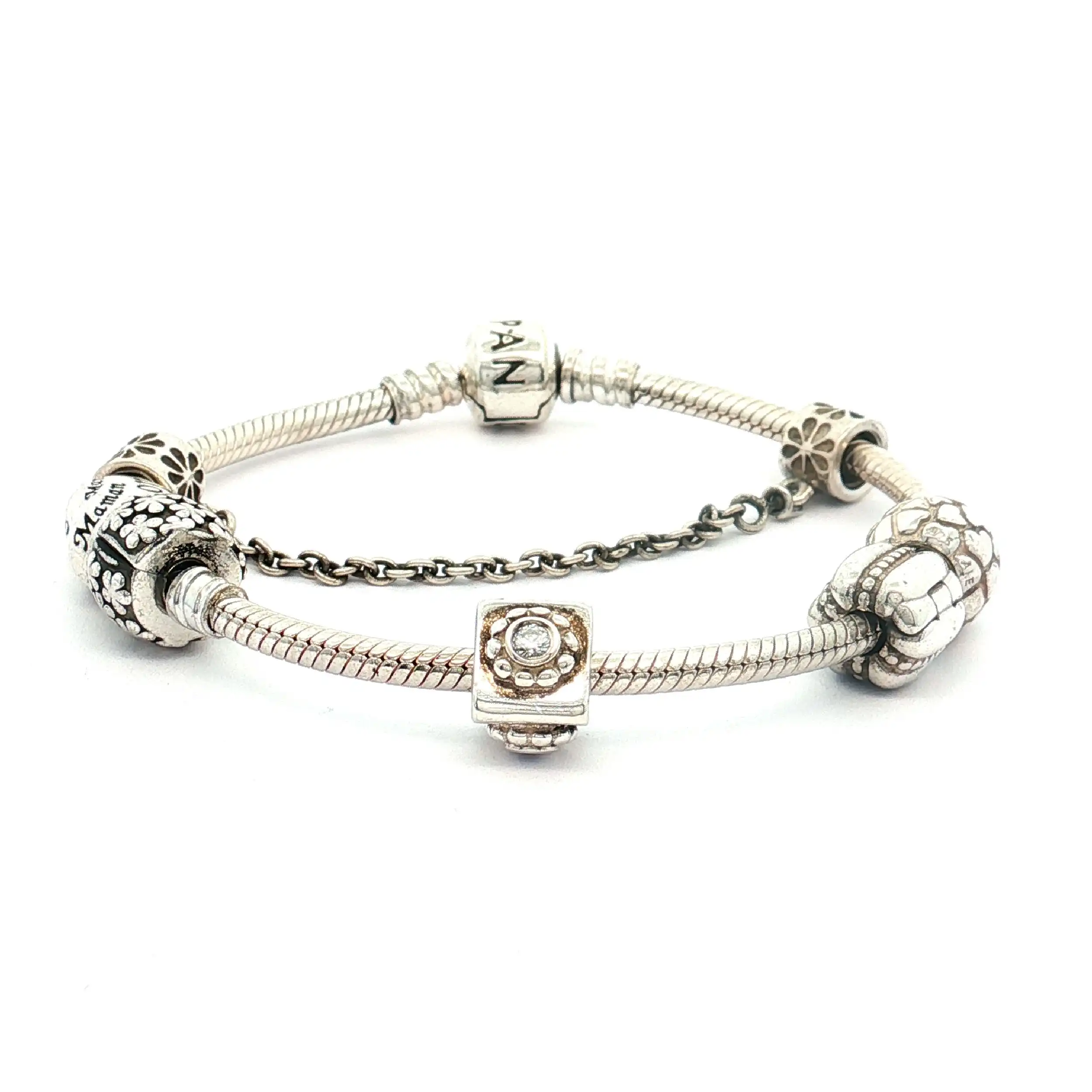 Armband Pandora mit 6 Charms Armband Pandora mit 6 Charms