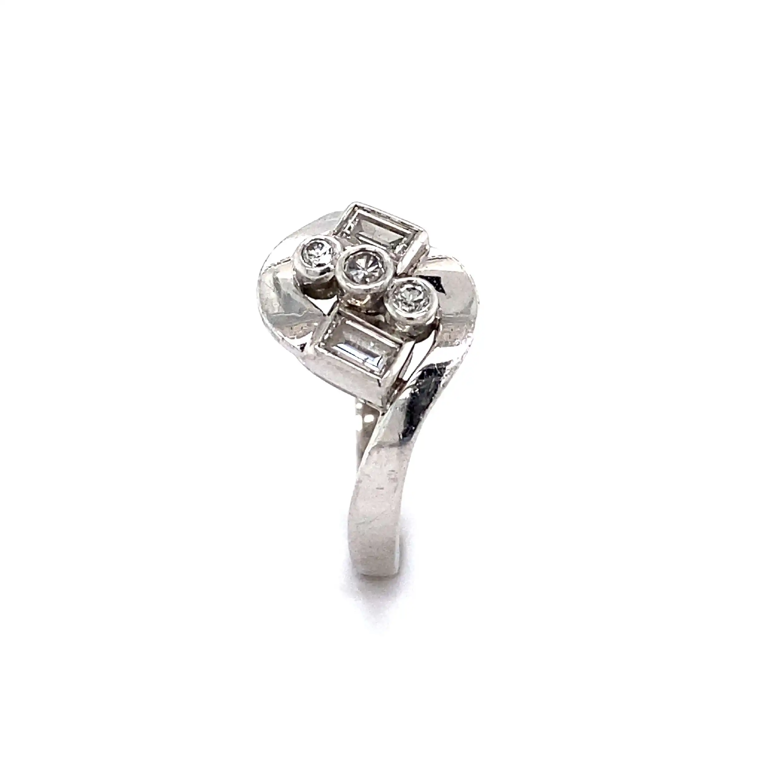 Ring Weißgold mit Brillanten und Diamanten in Baguetteschliff Ring Weißgold mit Brillanten und Diamanten in Baguetteschliff