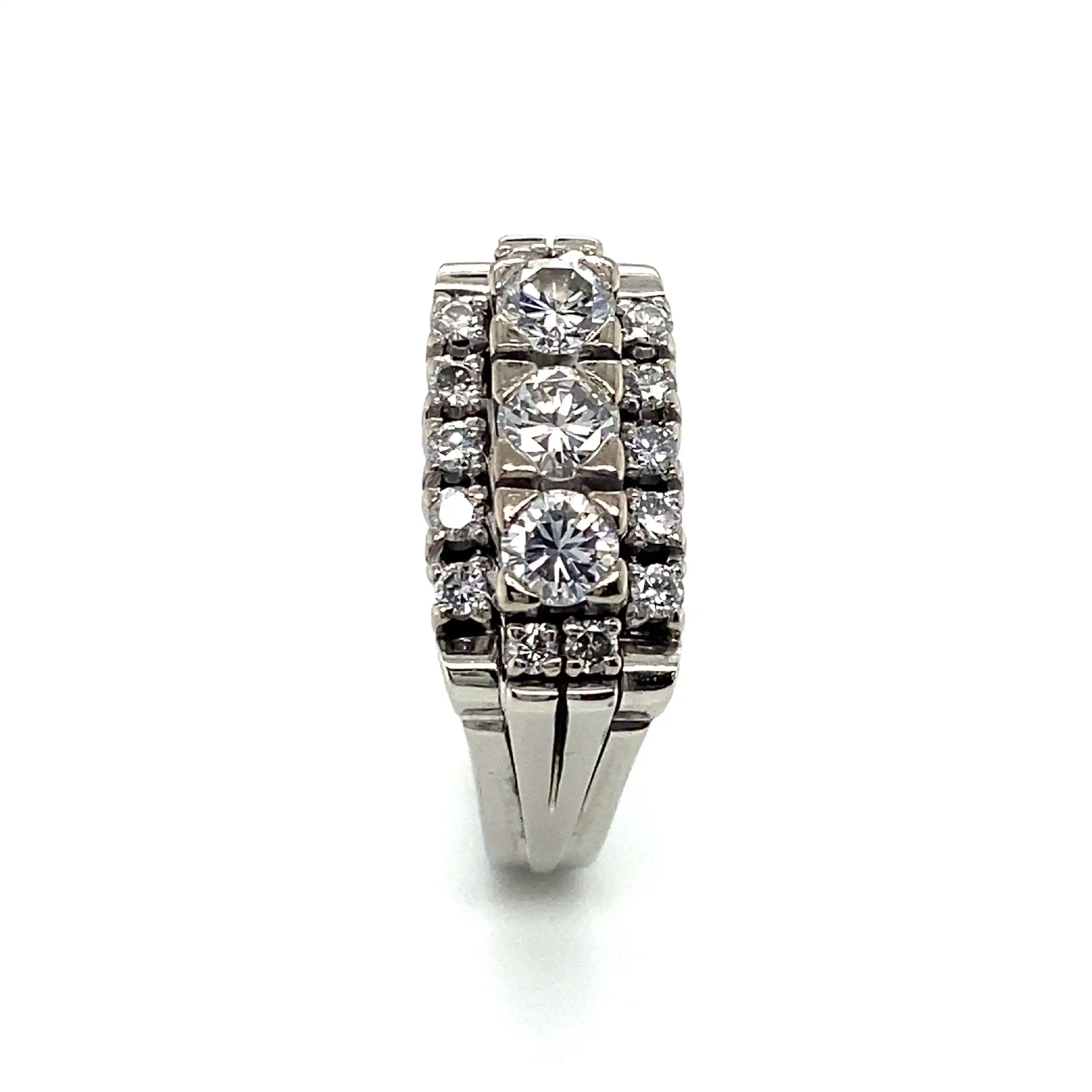 Ring Weißgold mit 17 Brillanten Ring Weißgold mit 17 Brillanten