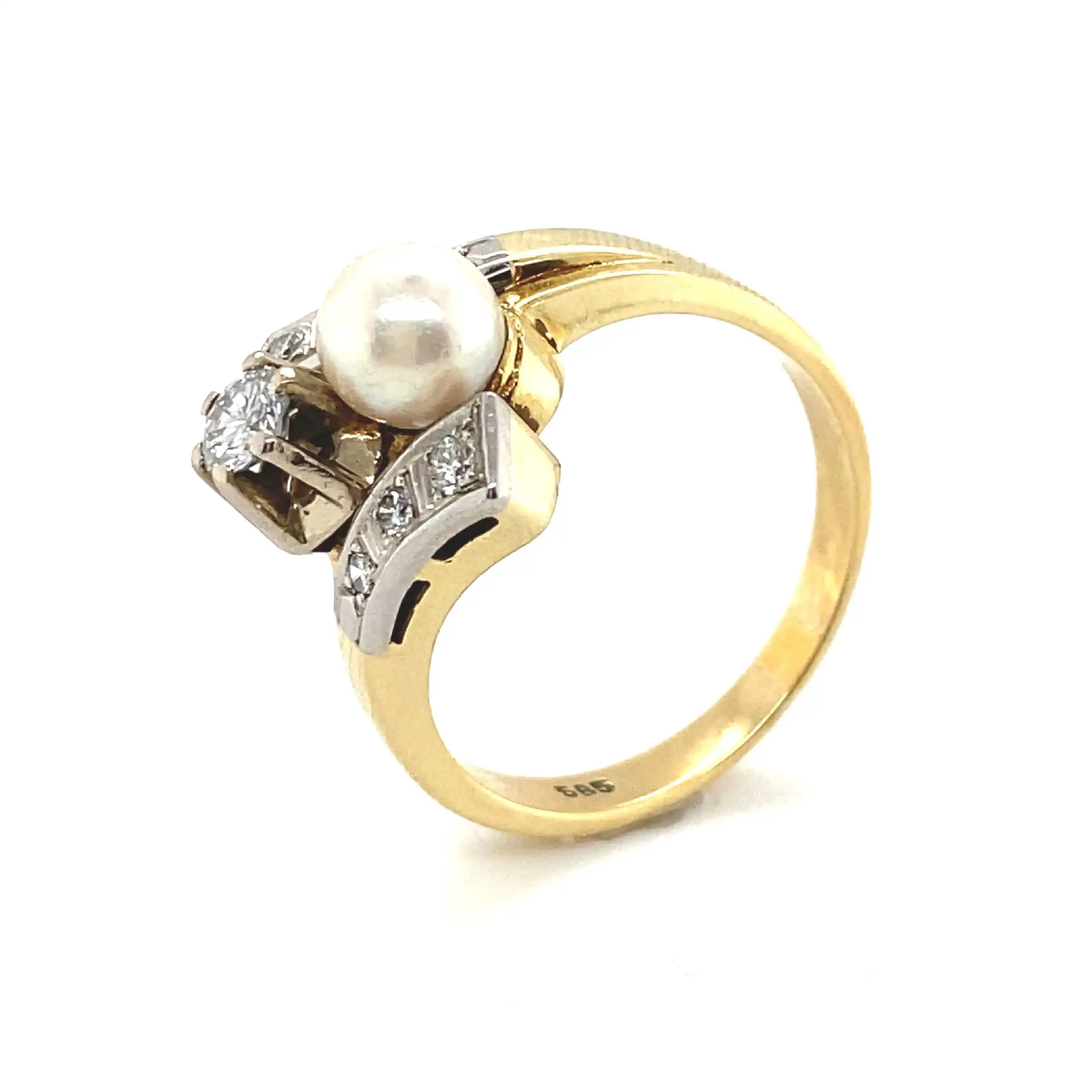 Ring Gelbgold mit Brillanten und Perle Ring Gelbgold mit Brillanten und Perle