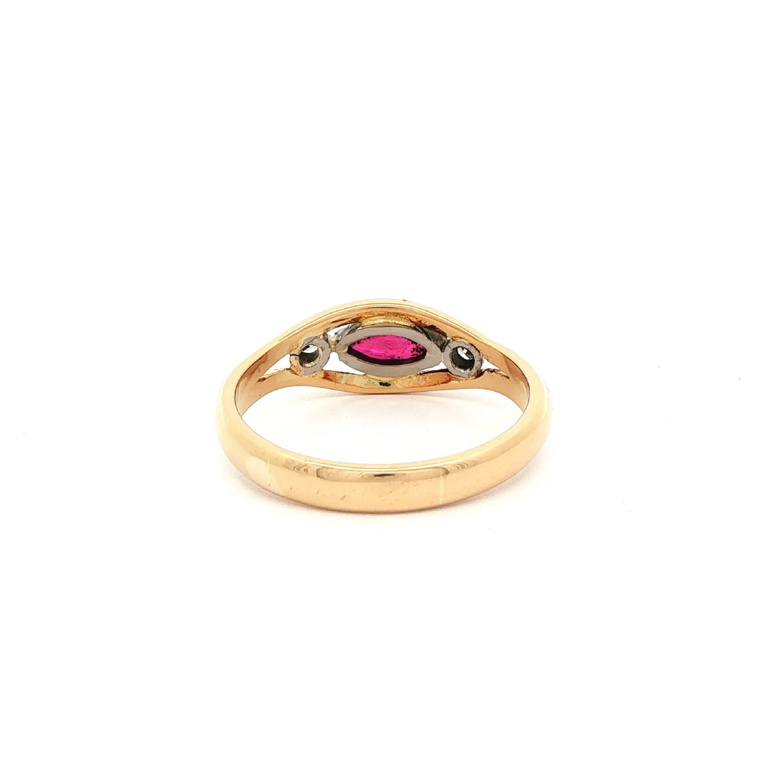 Ring Bicolor mit Rubin und Brillanten Ring Bicolor mit Rubin und Brillanten