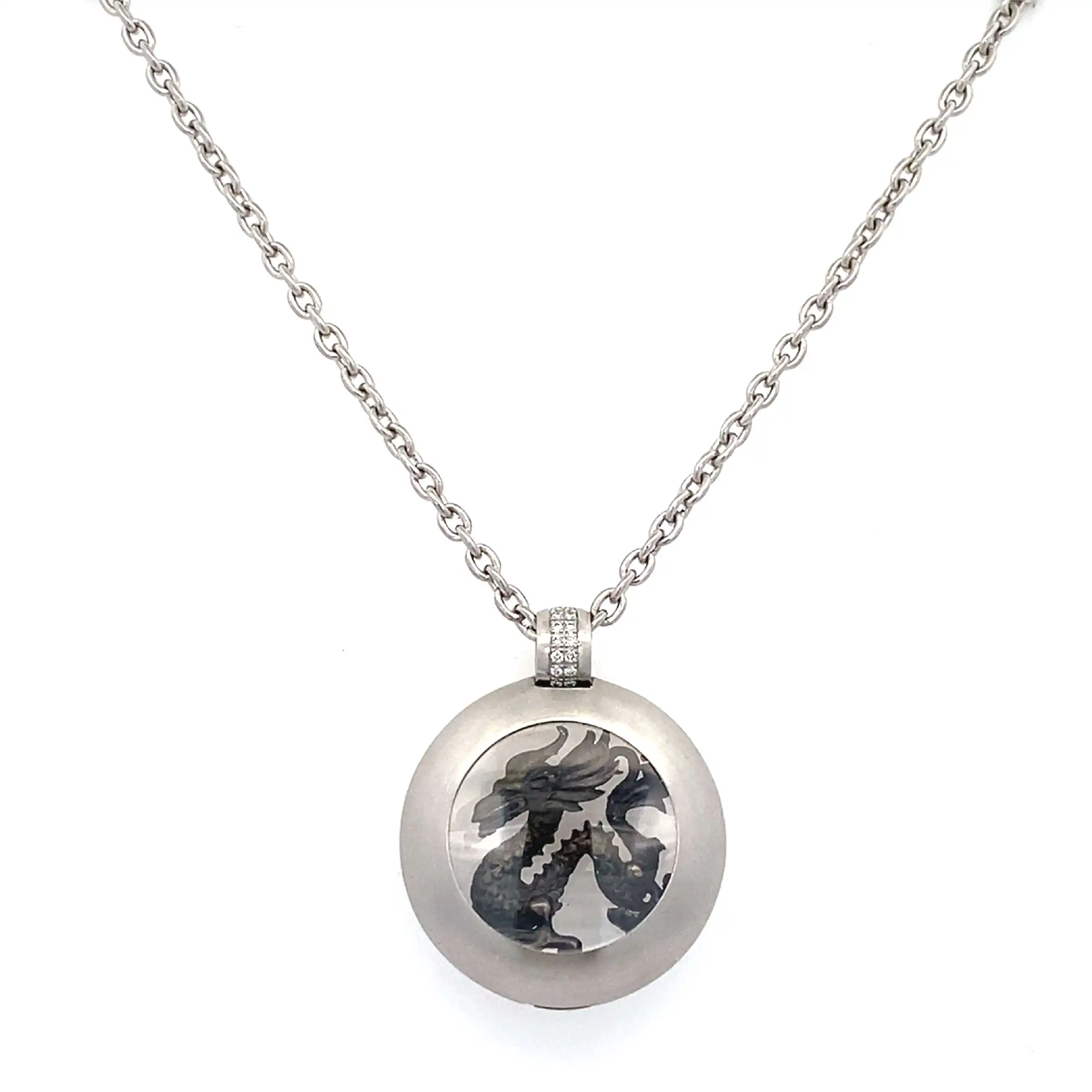 Kette mit Anhänger und Drachenrelieff Jörg Kaiser Kette mit Anhänger und Drachenrelieff Jörg Kaiser