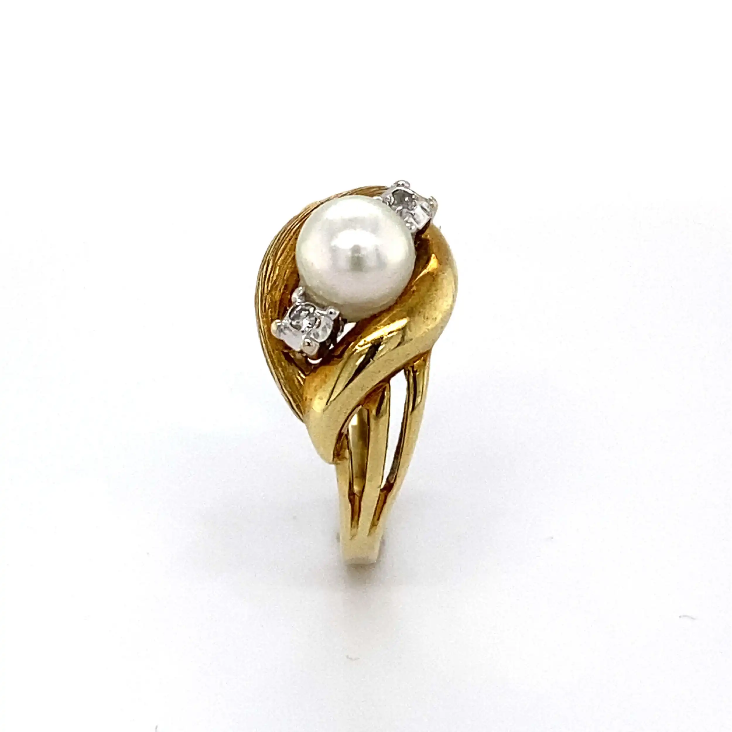 Ring Bicolor mit Diamanten und Perle Ring Bicolor mit Diamanten und Perle