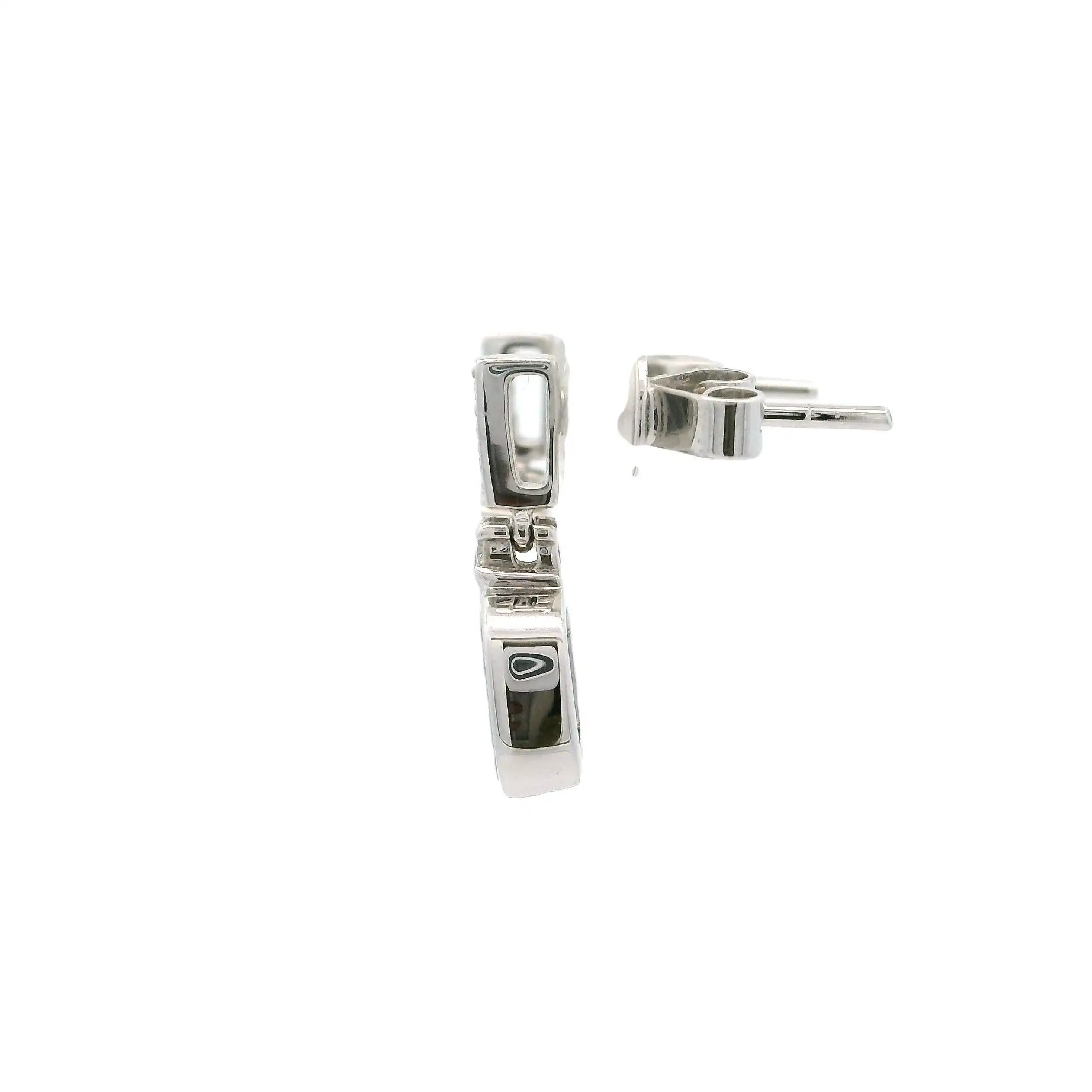 Ohrstecker Weißgold mit Chalcedon Cabochon & Brillanten, graviert mit je 0,06ct. Ohrstecker Weißgold mit Chalcedon Cabochon & Brillanten, graviert mit je 0,06ct.
