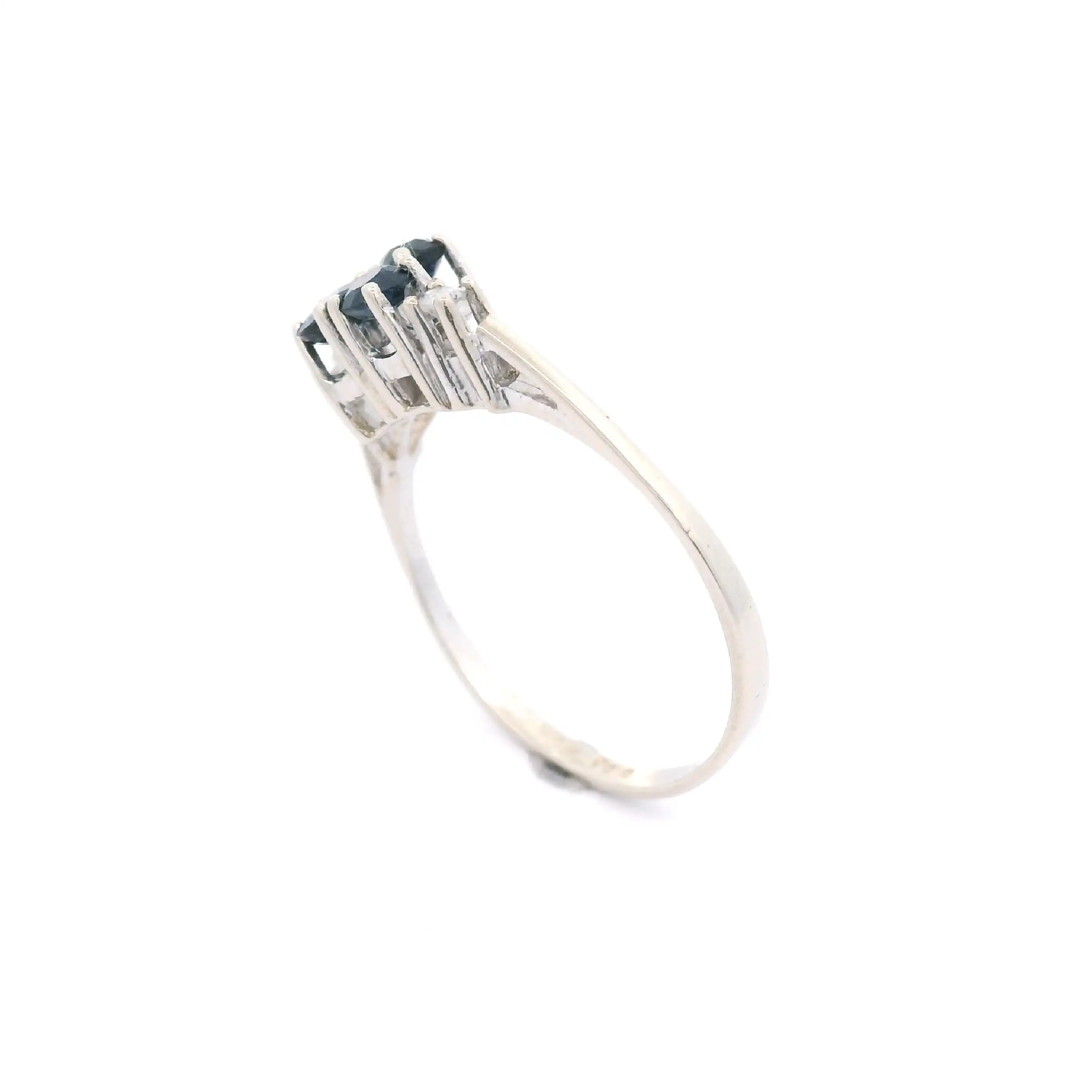 Ring Weißgold mit Diamanten und blauen Steinen Ring Weißgold mit Diamanten und blauen Steinen