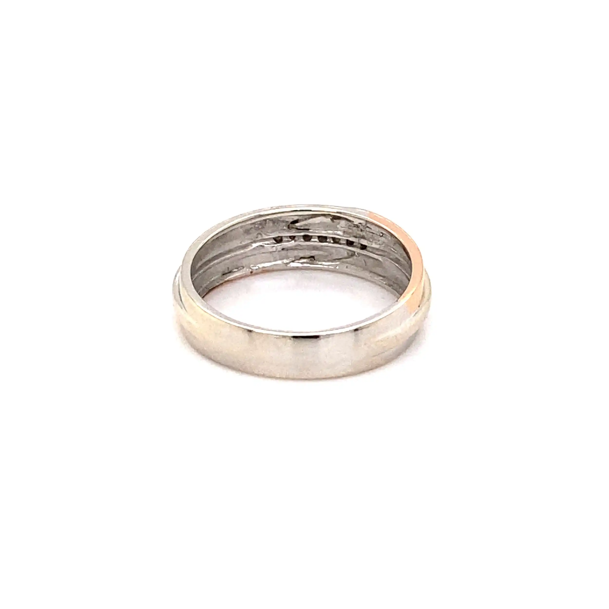 Ring Bicolor mit Brillanten graviert mit 0,08ct Ring Bicolor mit Brillanten graviert mit 0,08ct